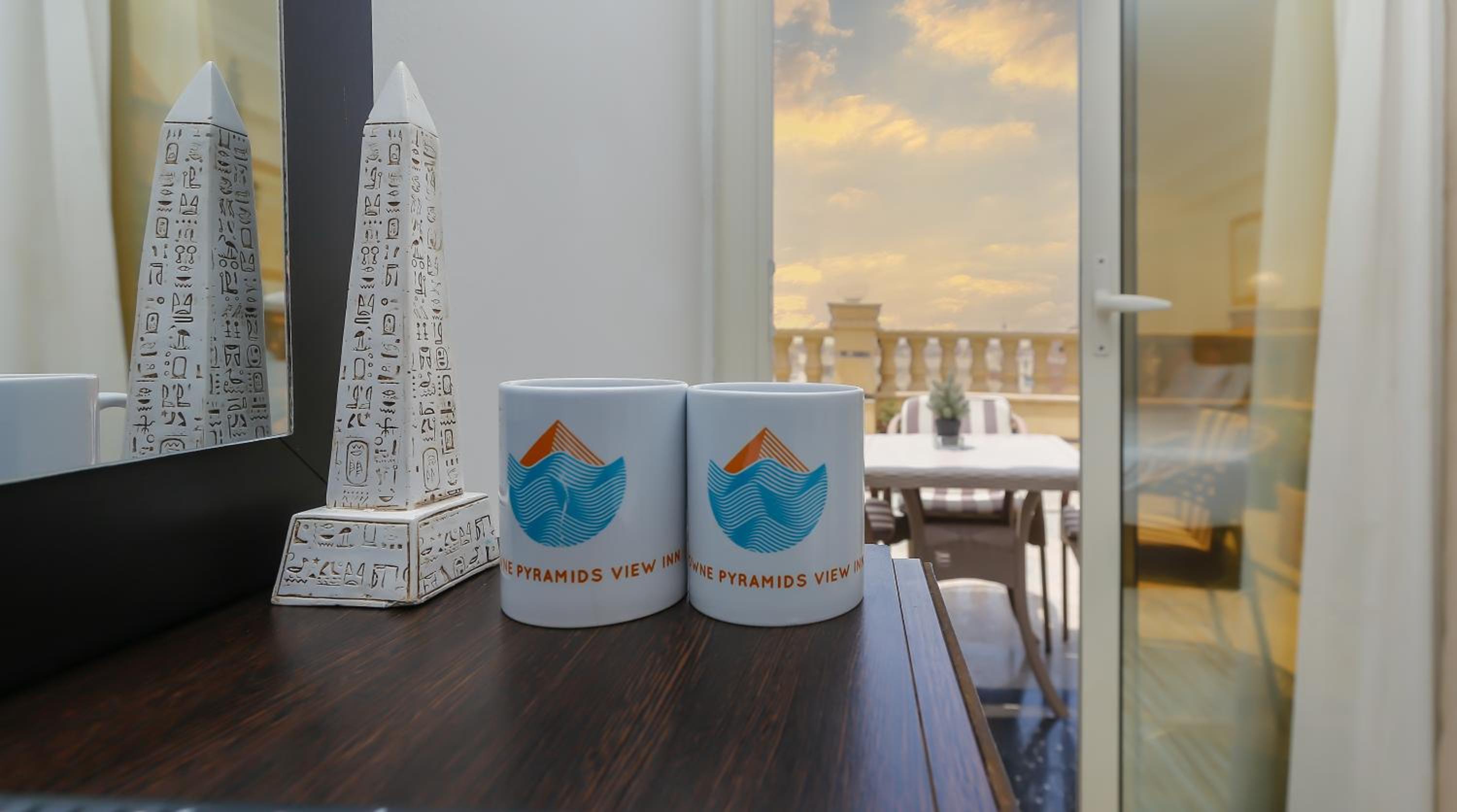 Crowne Pyramids View inn