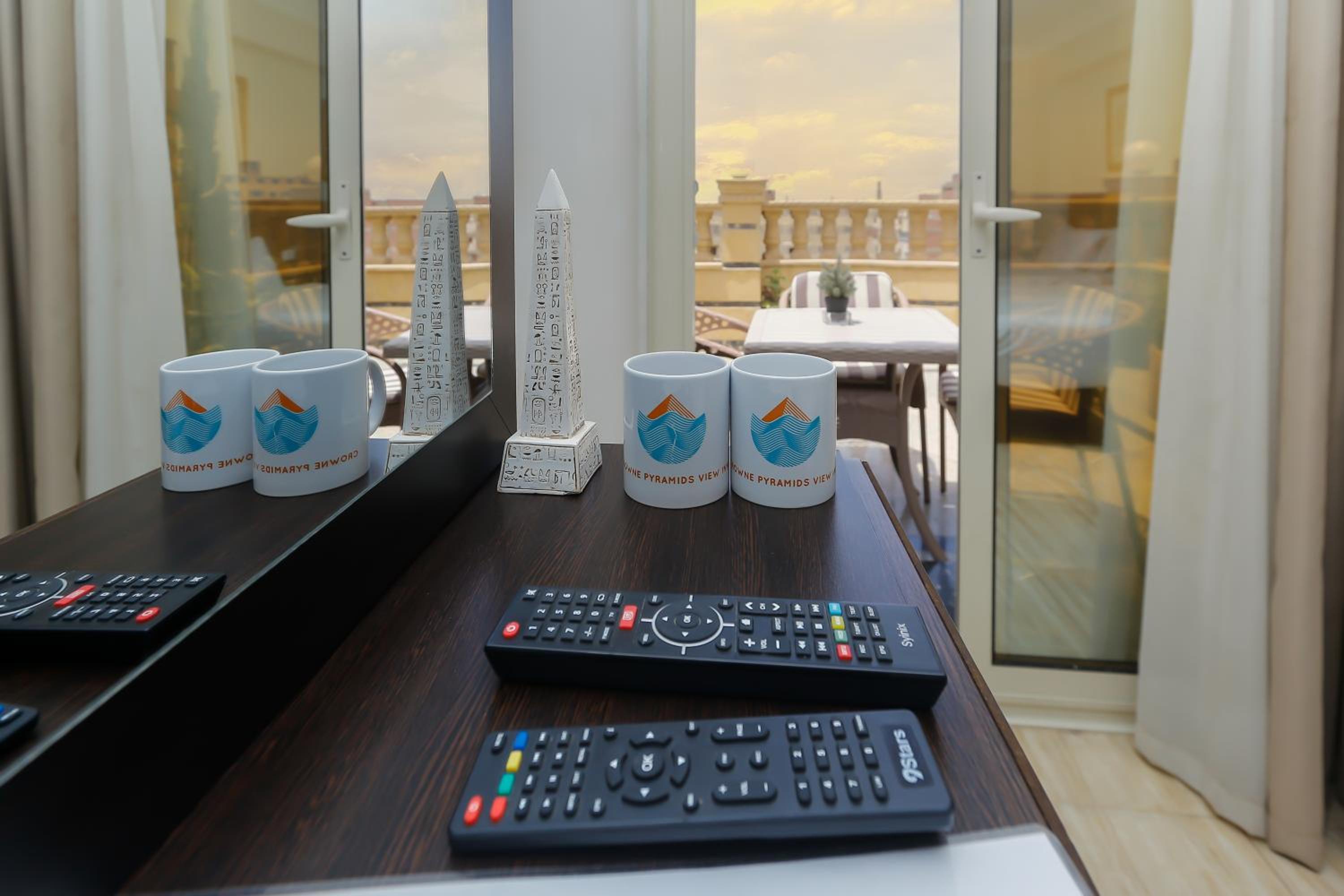 Crowne Pyramids View inn