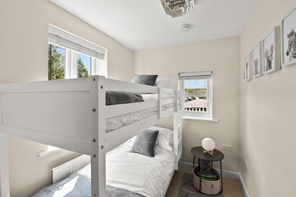 Radiant Retreat Ideal for LegoLand, Windsor, & LHR