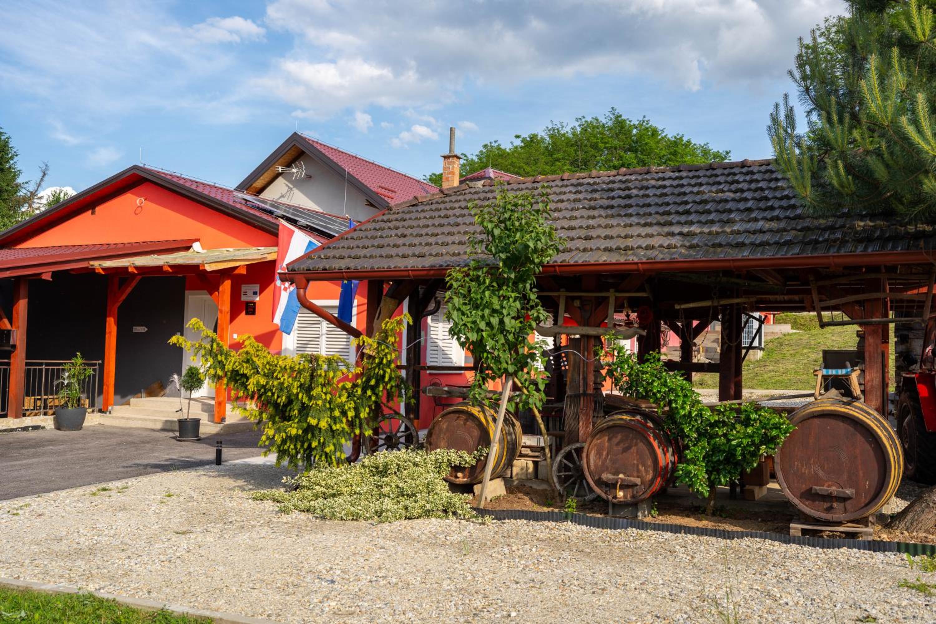 Apartmani-OPG Lukaček