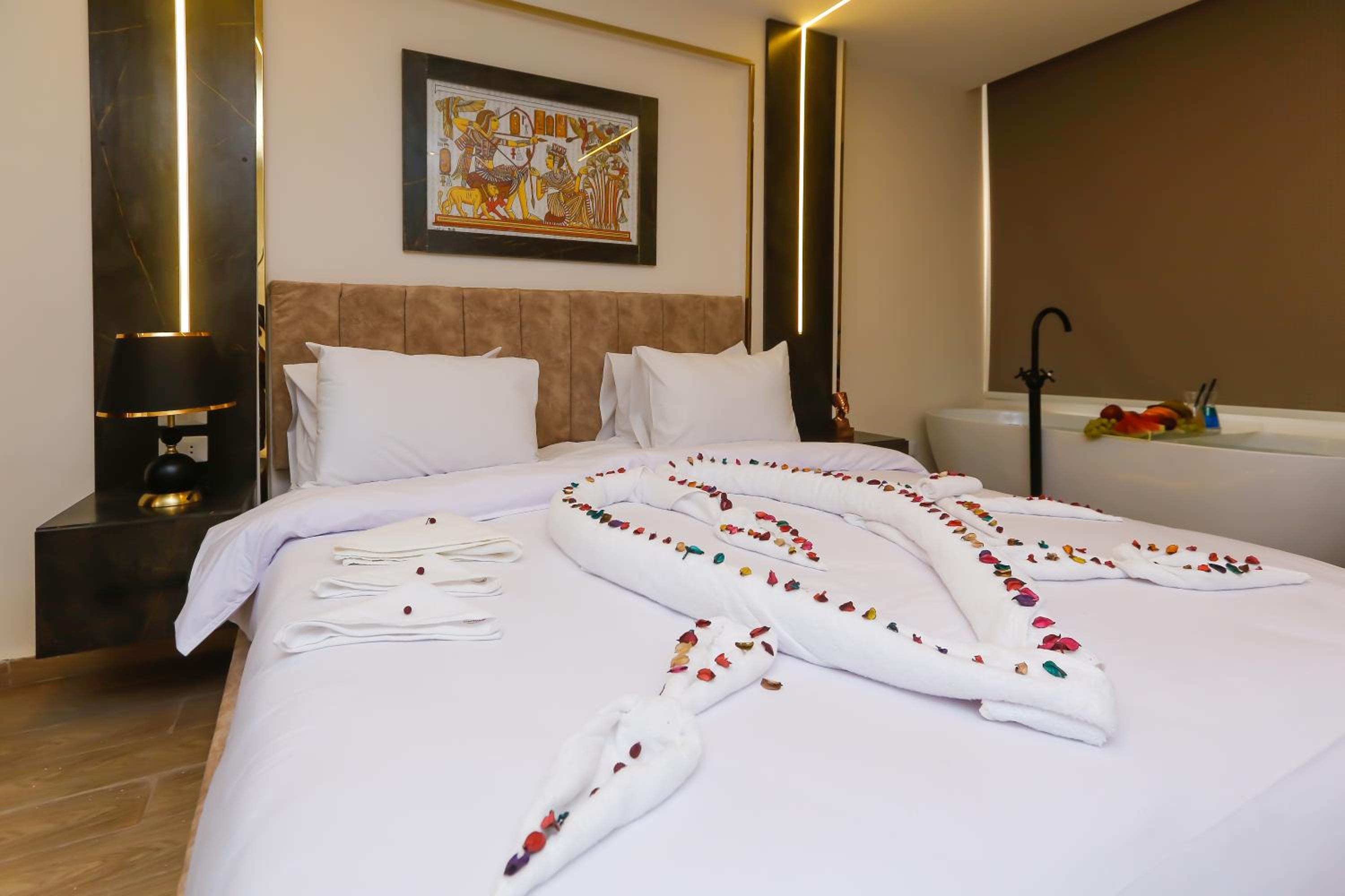 Crowne Pyramids View inn