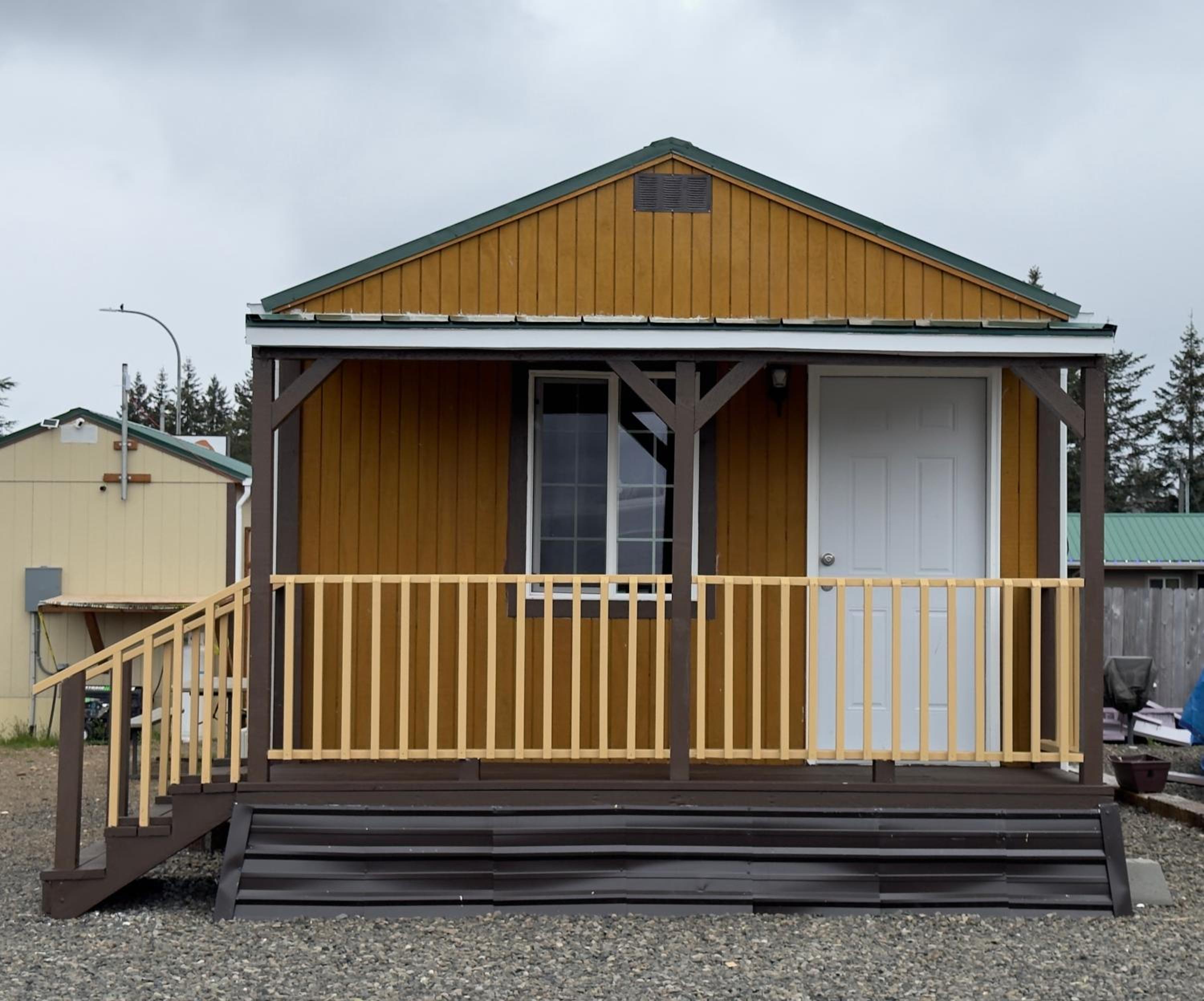 Far West Cabin-Tiny Homes Rental