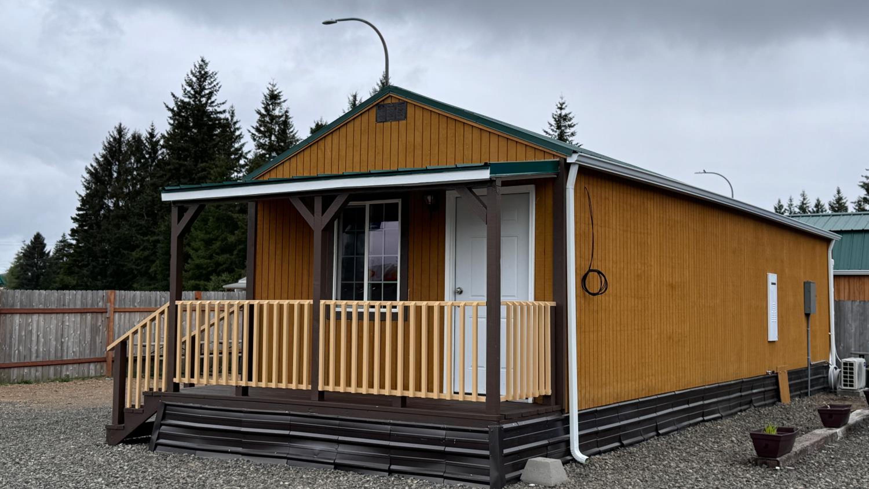 Far West Cabin-Tiny Homes Rental