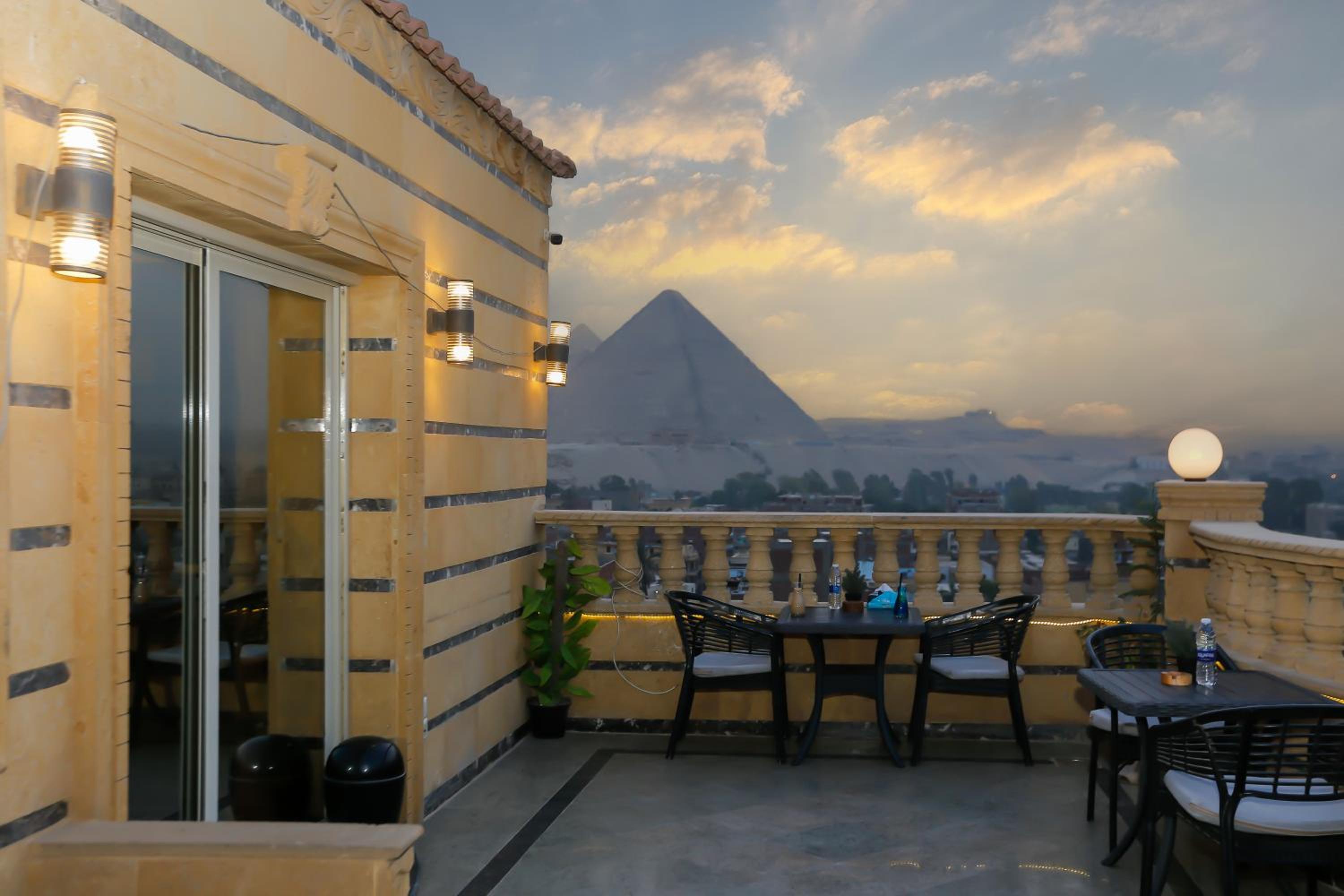 Crowne Pyramids View inn