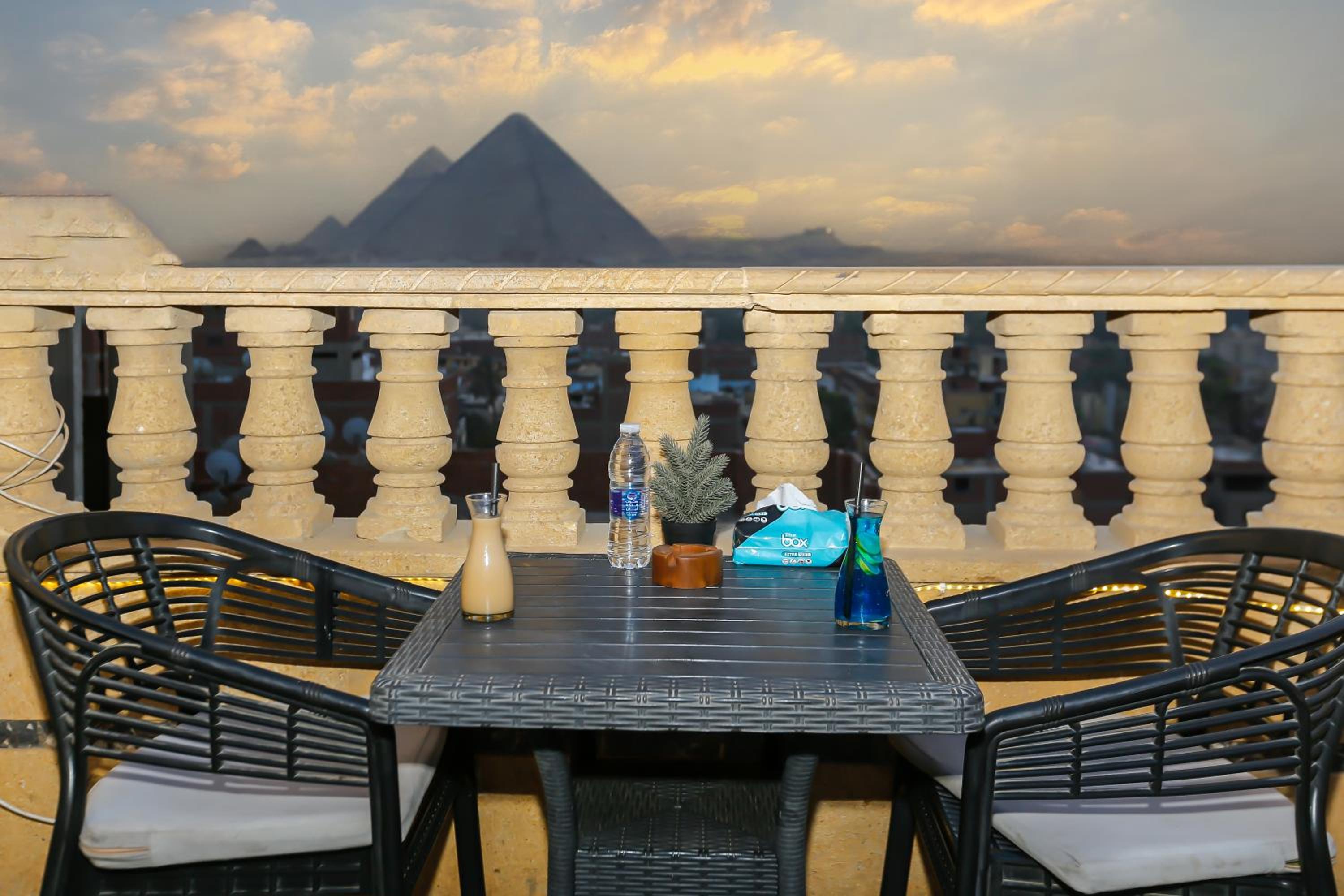 Crowne Pyramids View inn