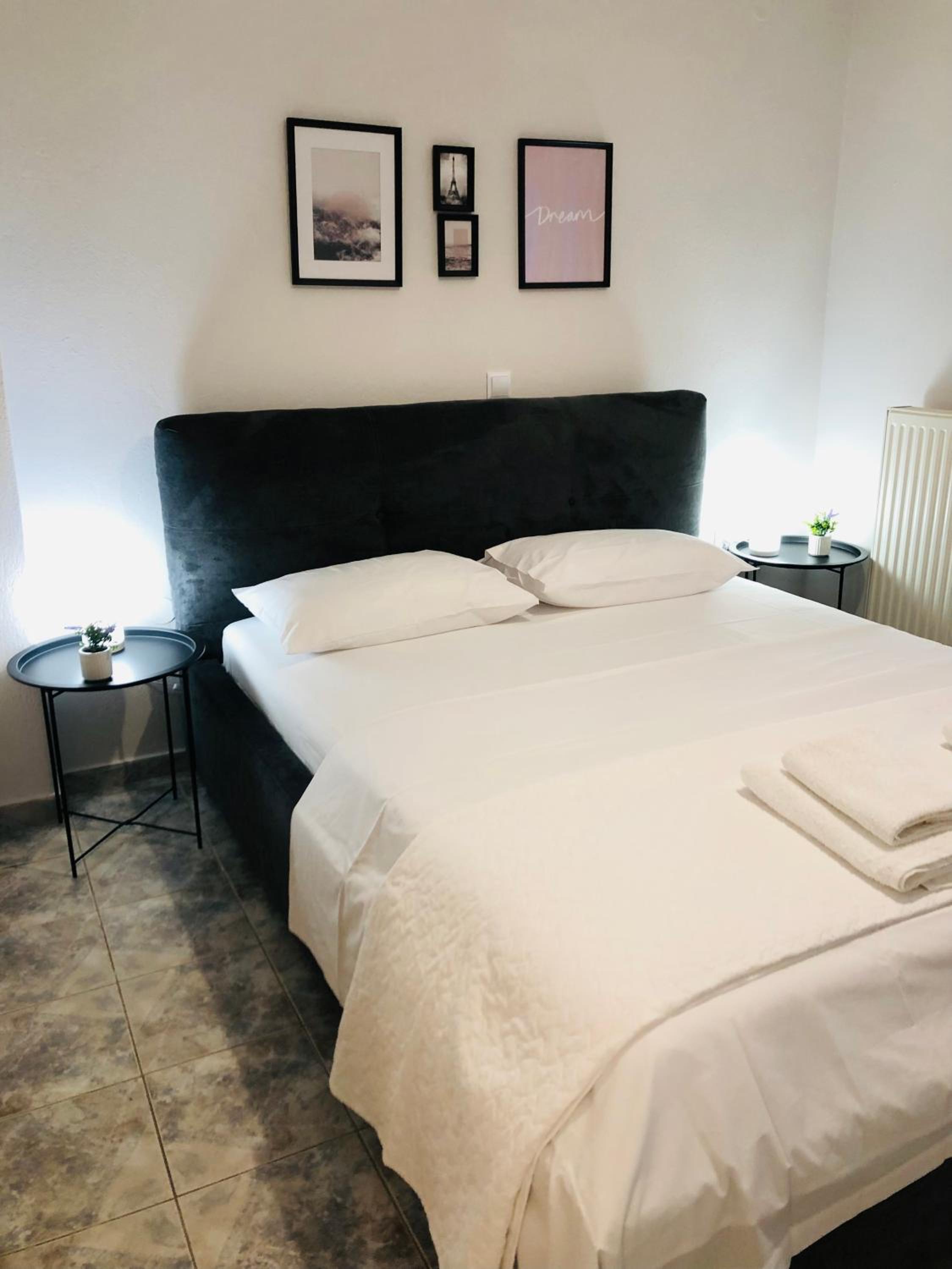 IKIES A&A SUITES & VILLAS photo 4