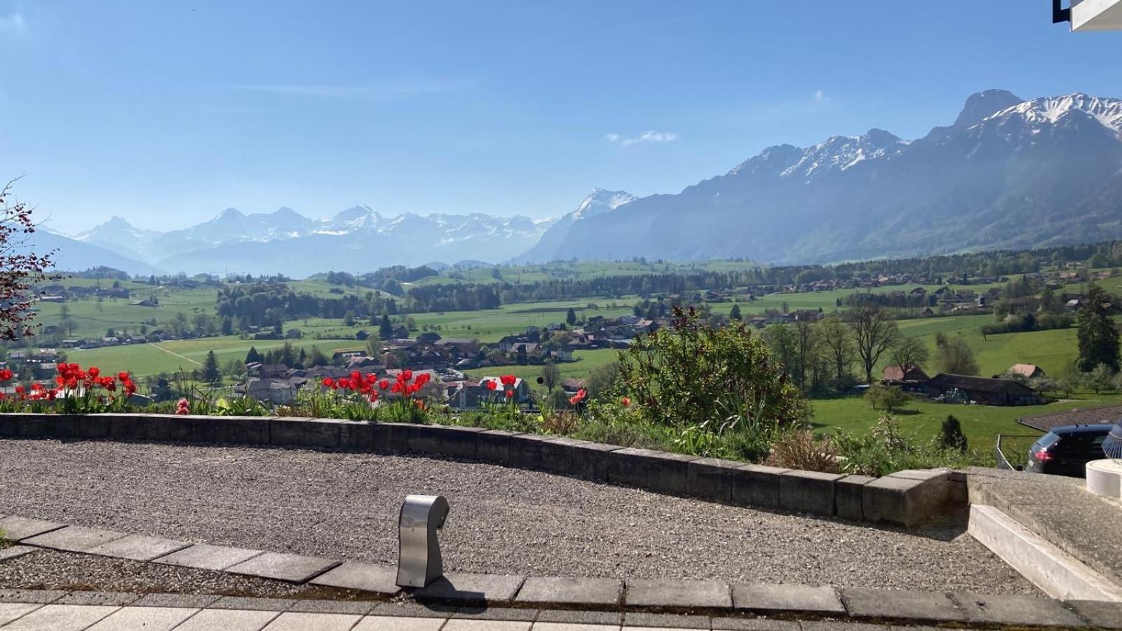 Traumhafte Ferienwohnung mit Panorama Aussicht in Wattenwil Grundbach
