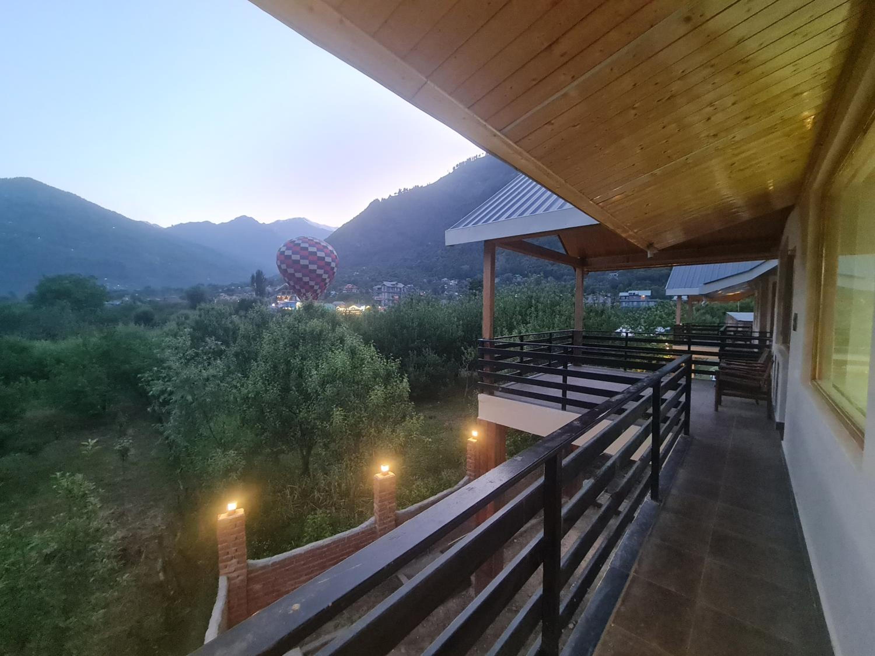 Skyview Cottages Manali