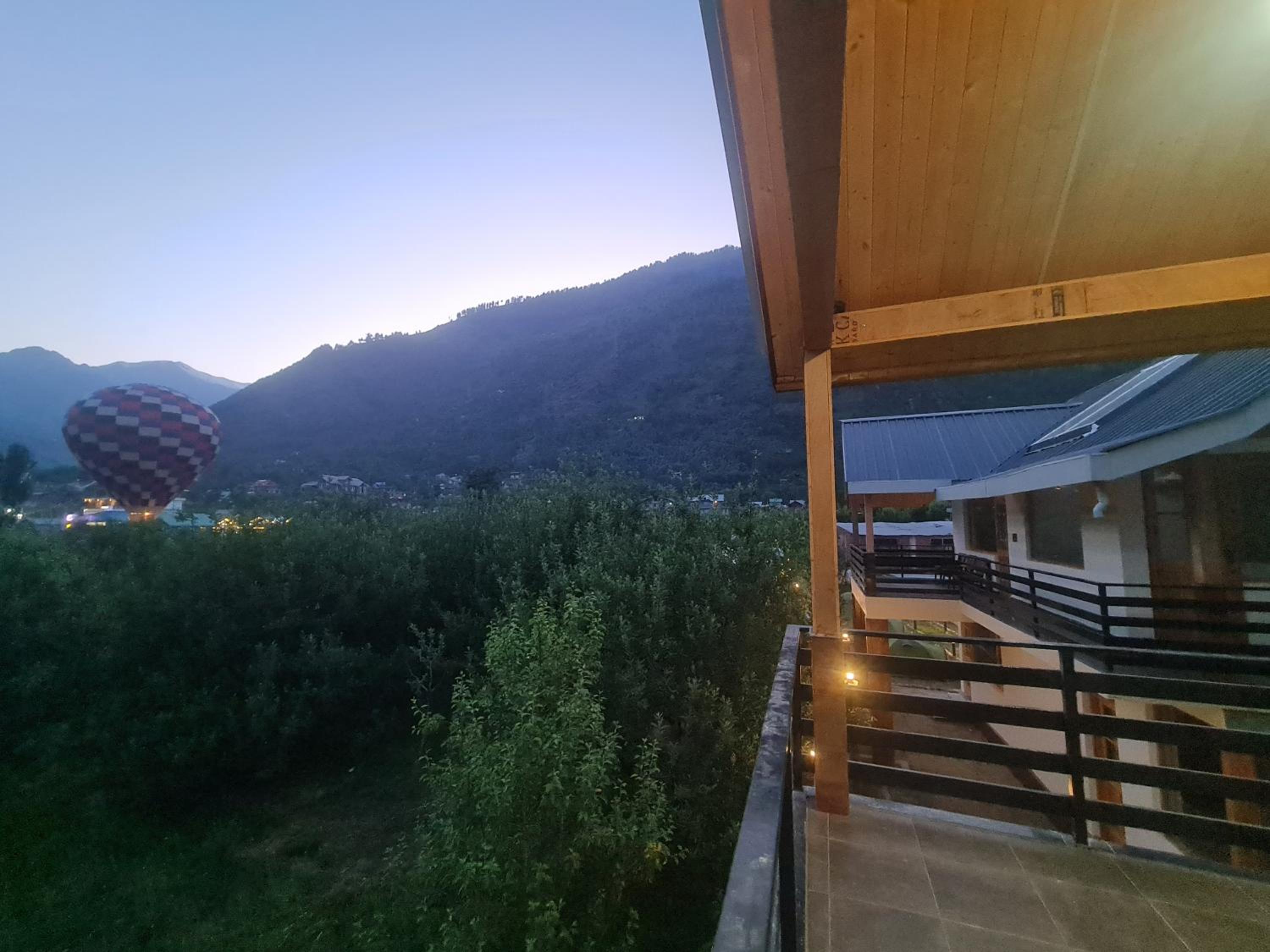 Skyview Cottages Manali