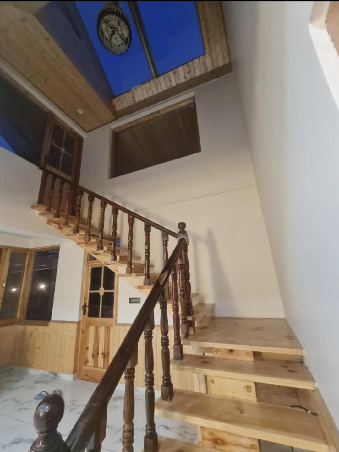 Skyview Cottages Manali