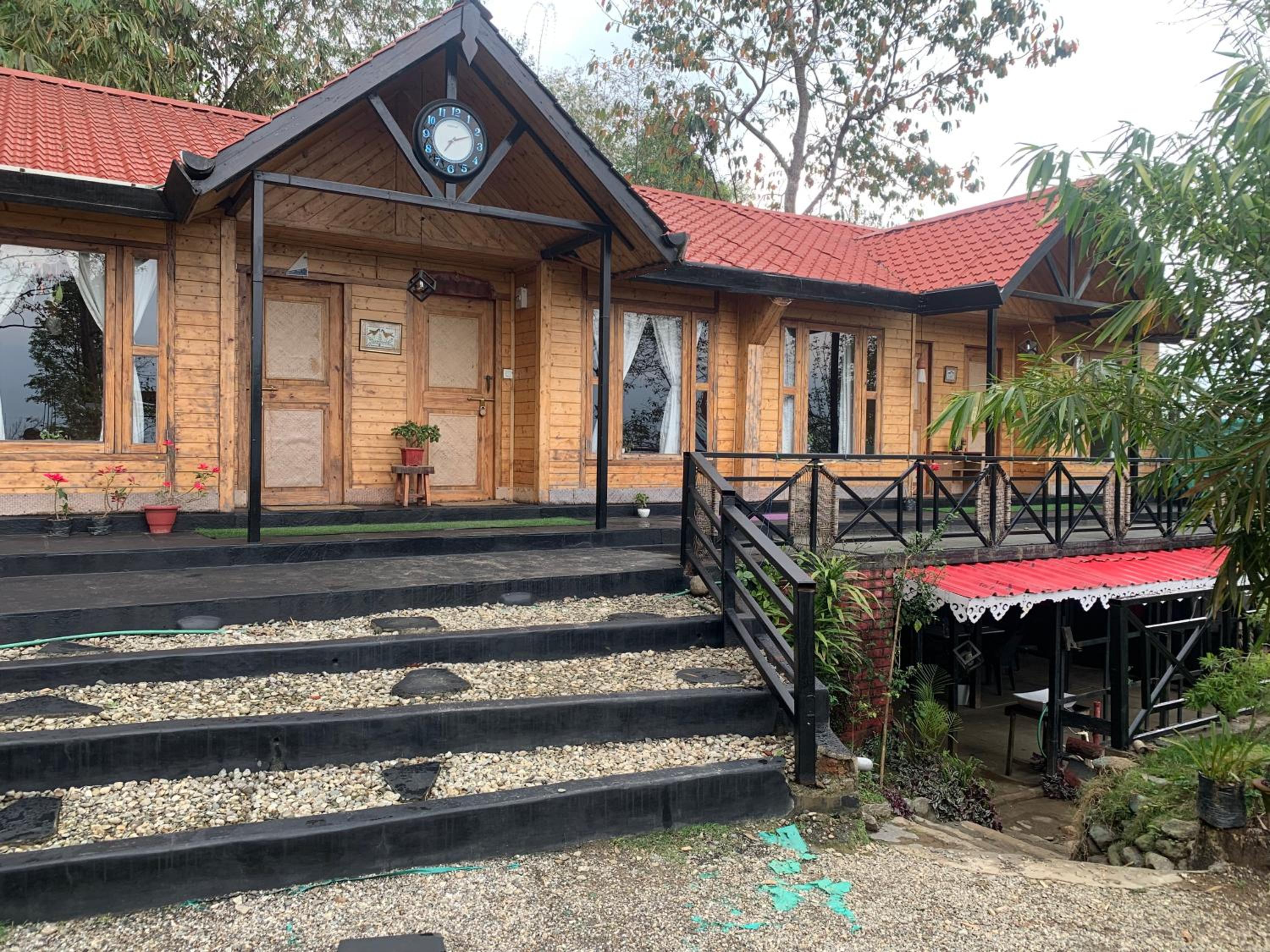 Goldelux Retreat