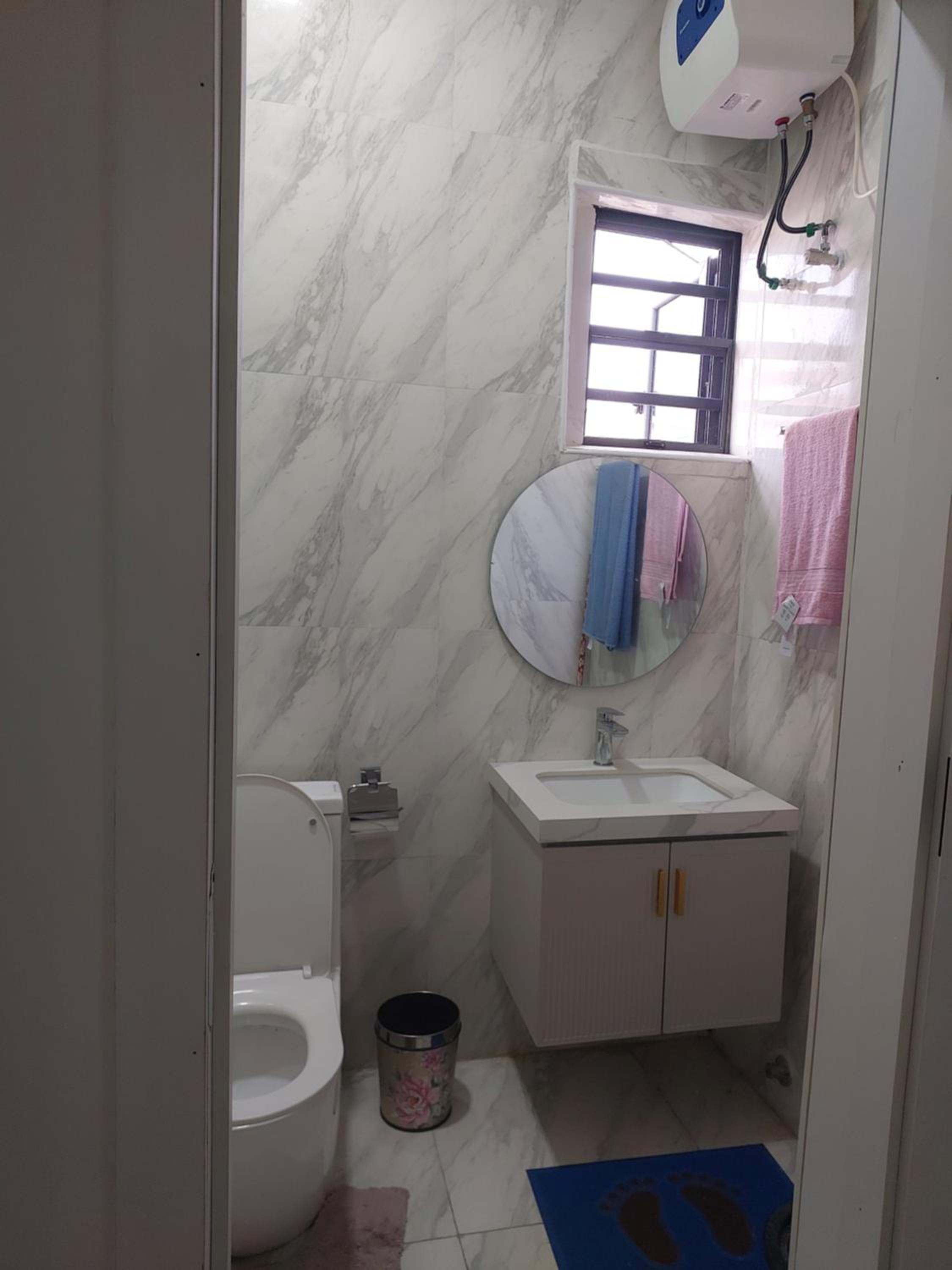 3Bed Profssnal & Family Friendly with Swimming pool, Work Stns, PS5, Gym & near Beaches view 2