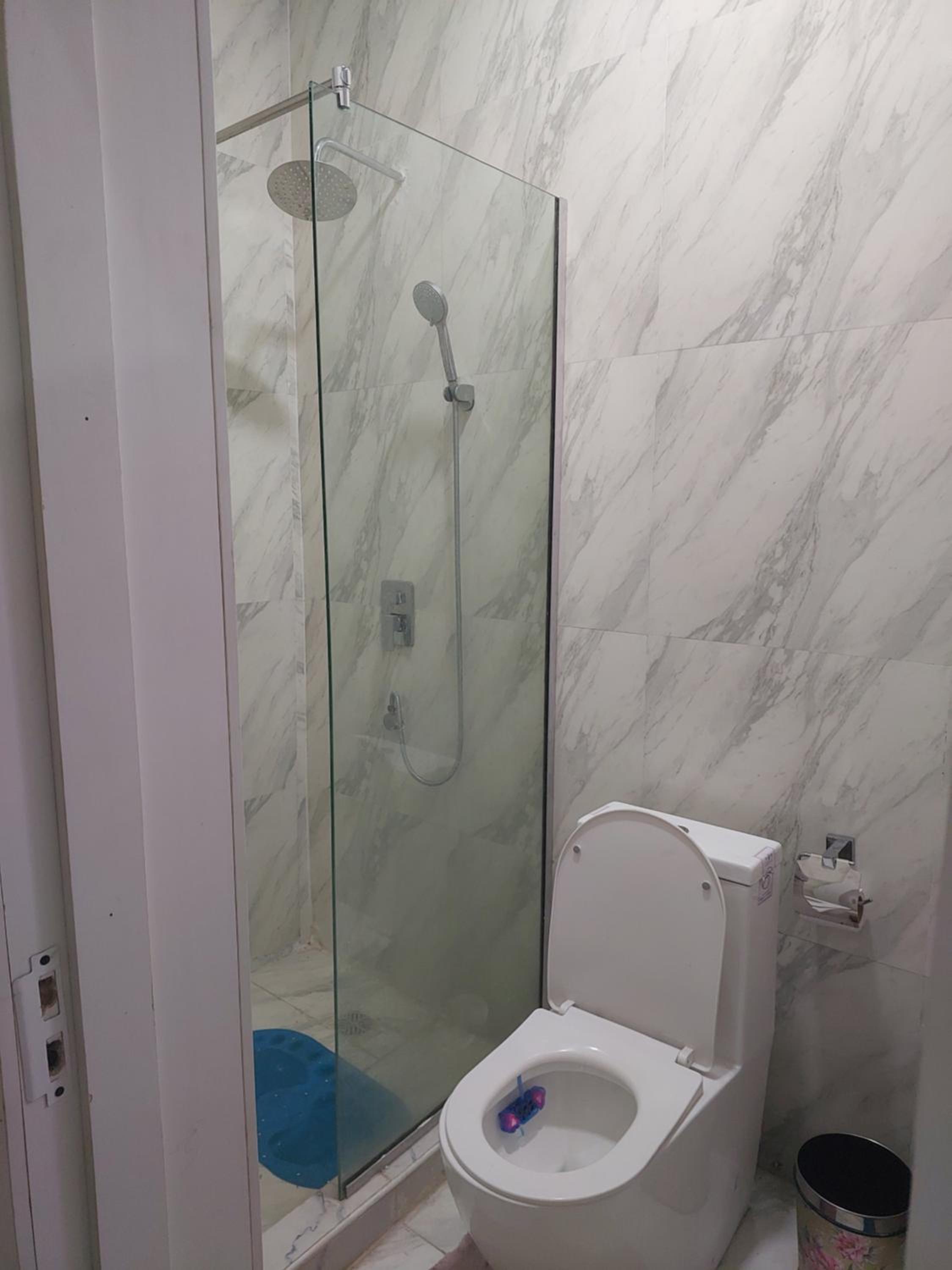 3Bed Profssnal & Family Friendly with Swimming pool, Work Stns, PS5, Gym & near Beaches view 4