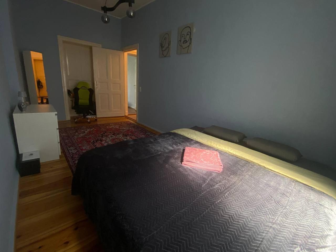 Stylish 2-room Apartment with Balcony Next to East Side Gallery