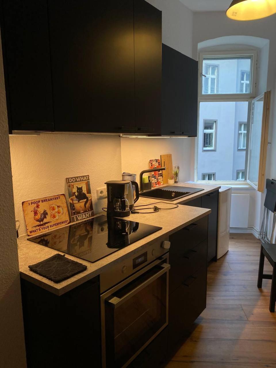 Stylish 2-room Apartment with Balcony Next to East Side Gallery