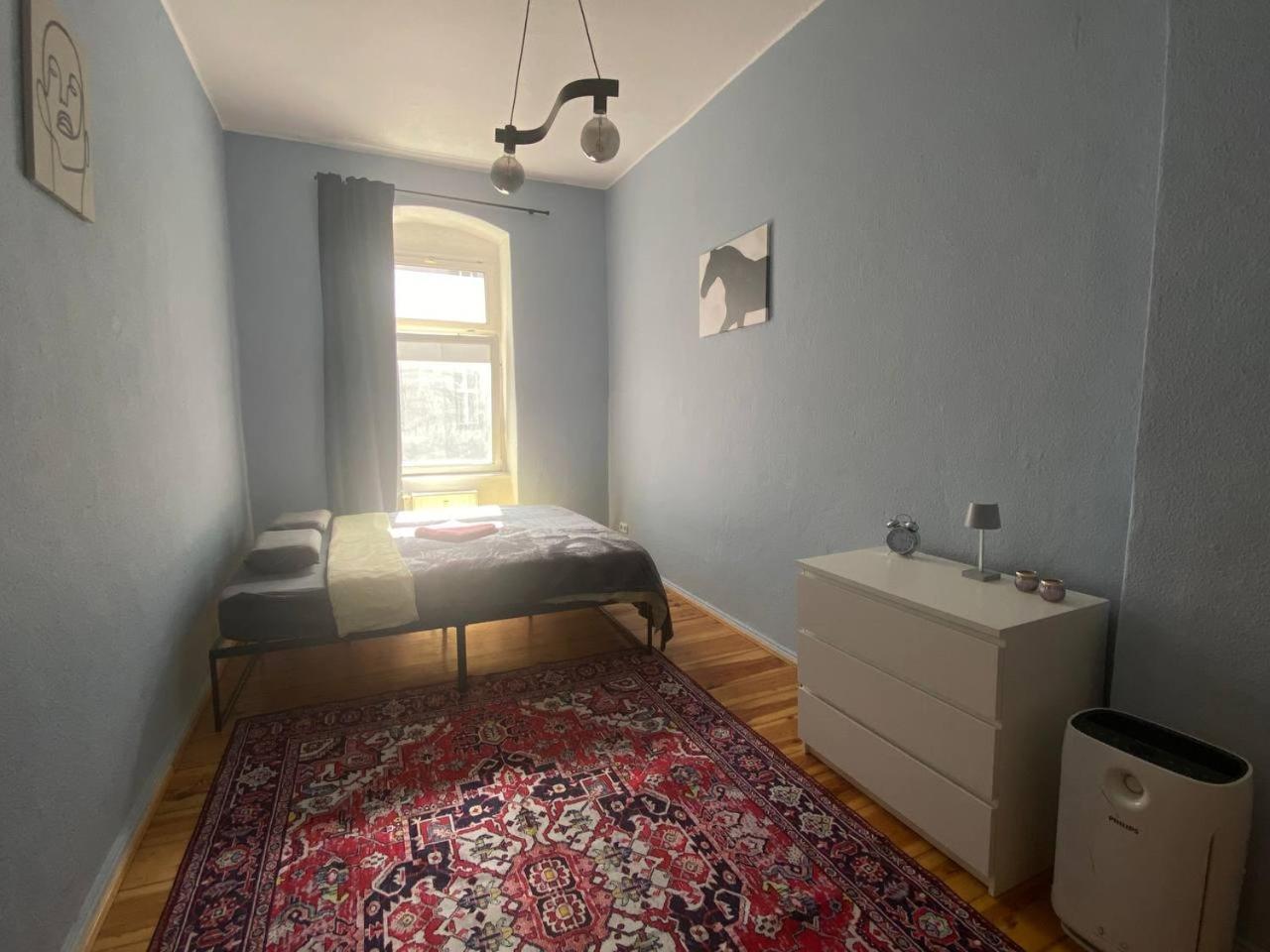 Stylish 2-room Apartment with Balcony Next to East Side Gallery