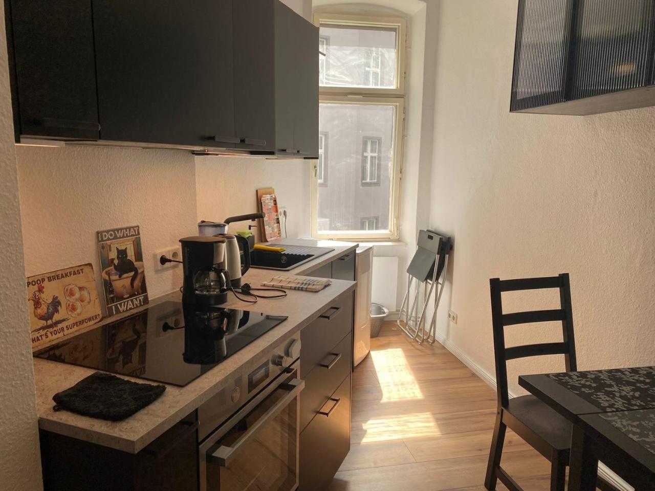 Stylish 2-room Apartment with Balcony Next to East Side Gallery