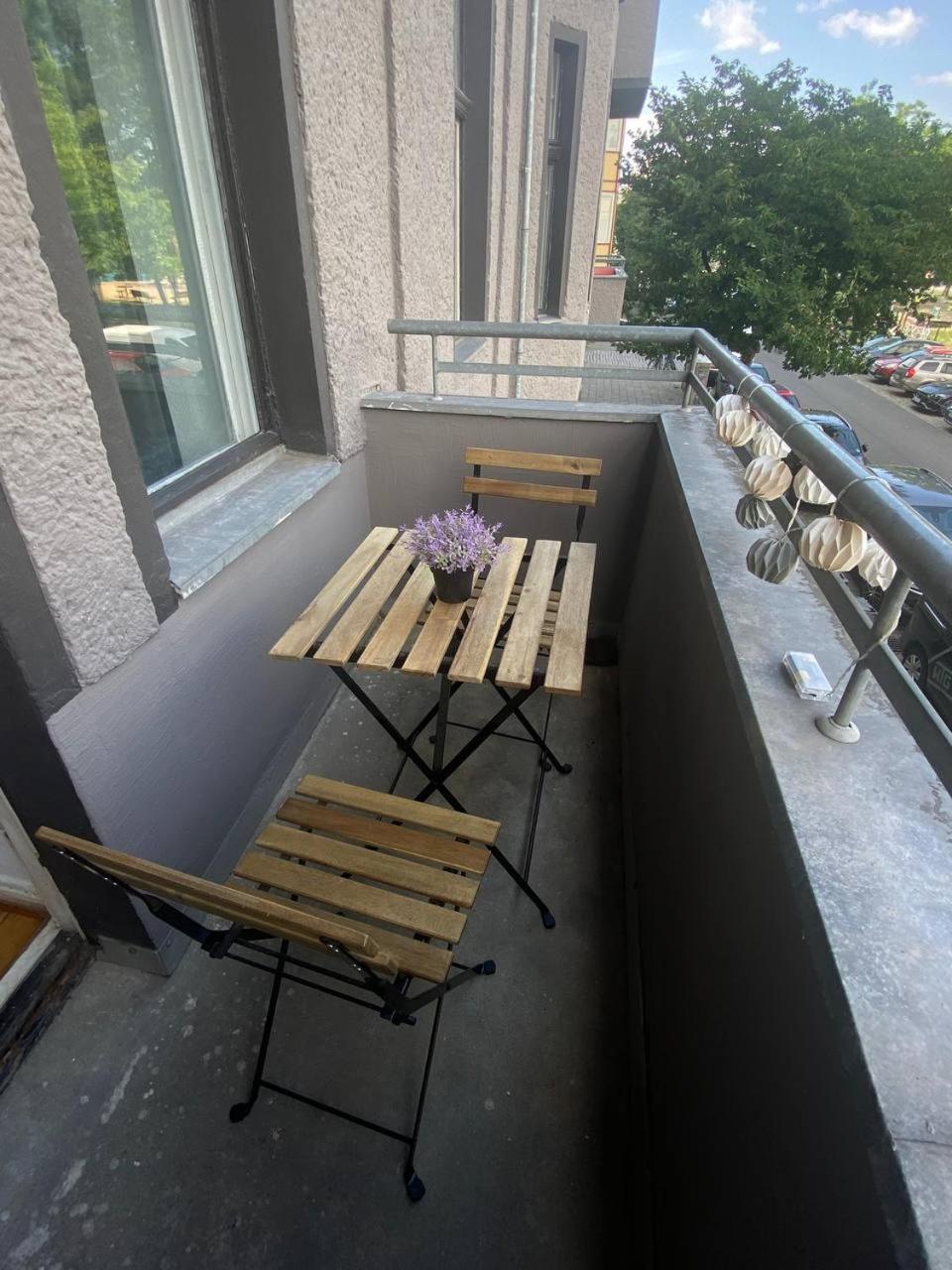Stylish 2-room Apartment with Balcony Next to East Side Gallery