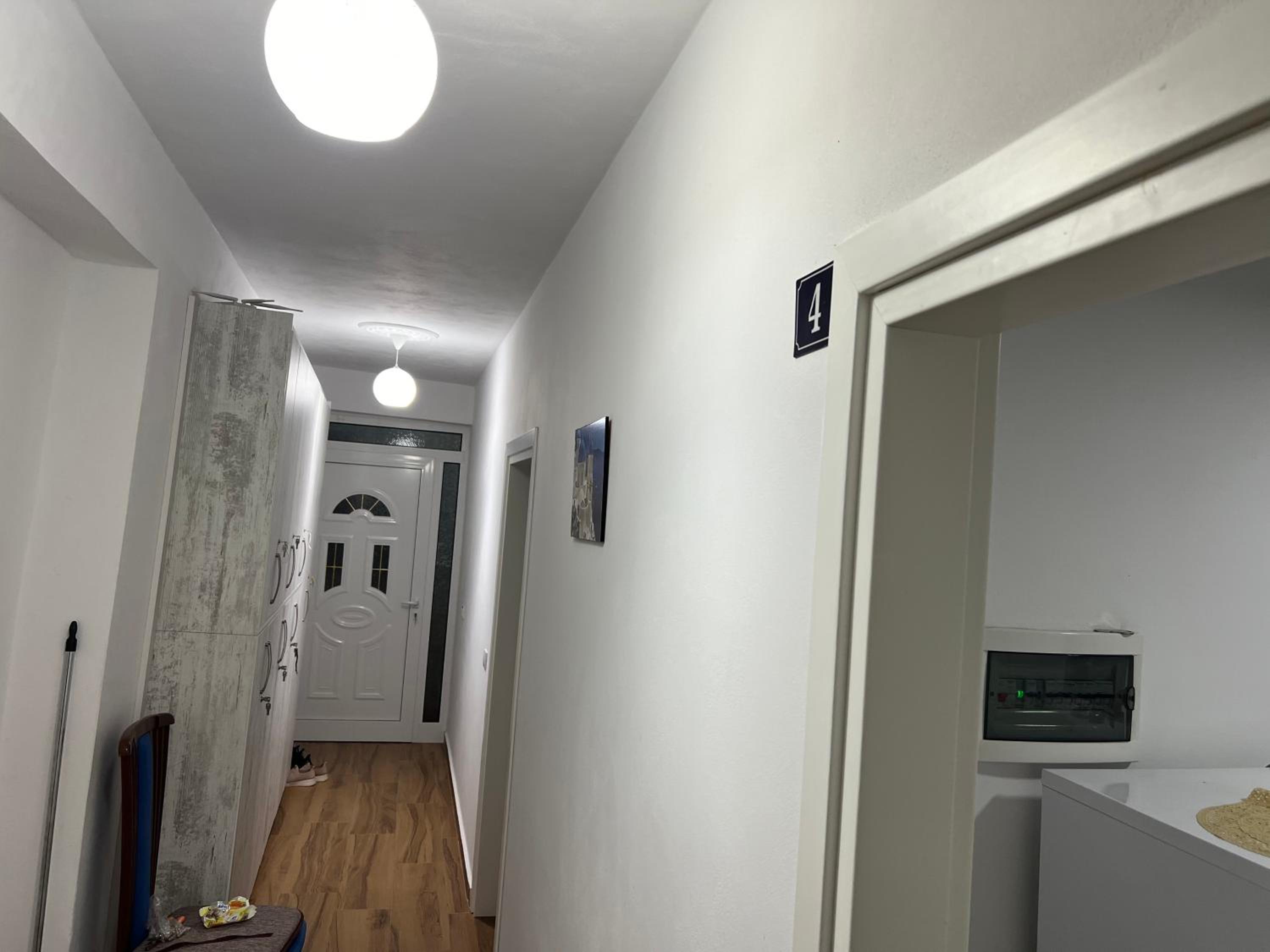 Eri Rooms