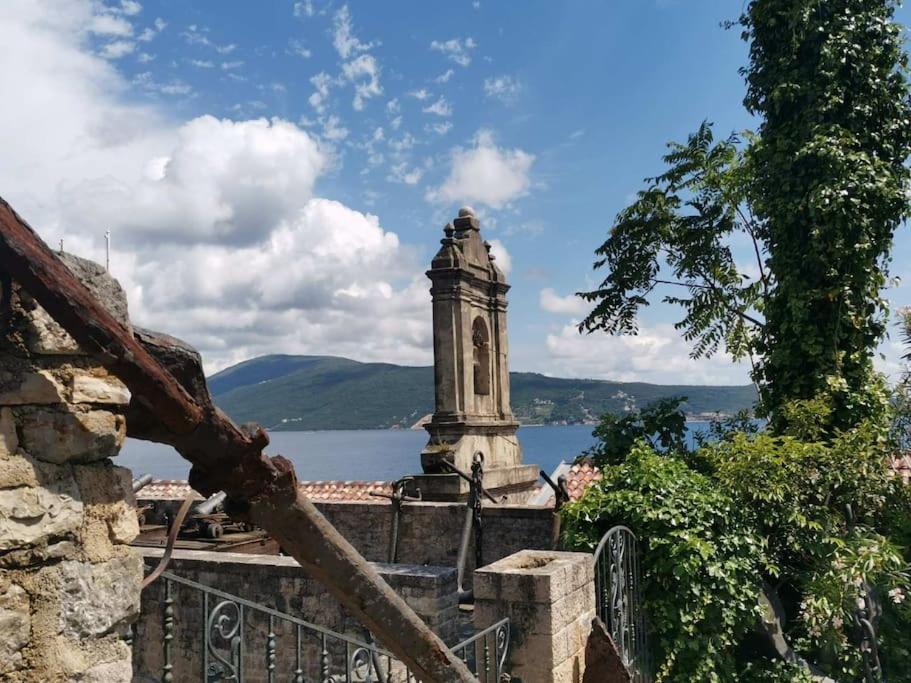 Orange studio view 4