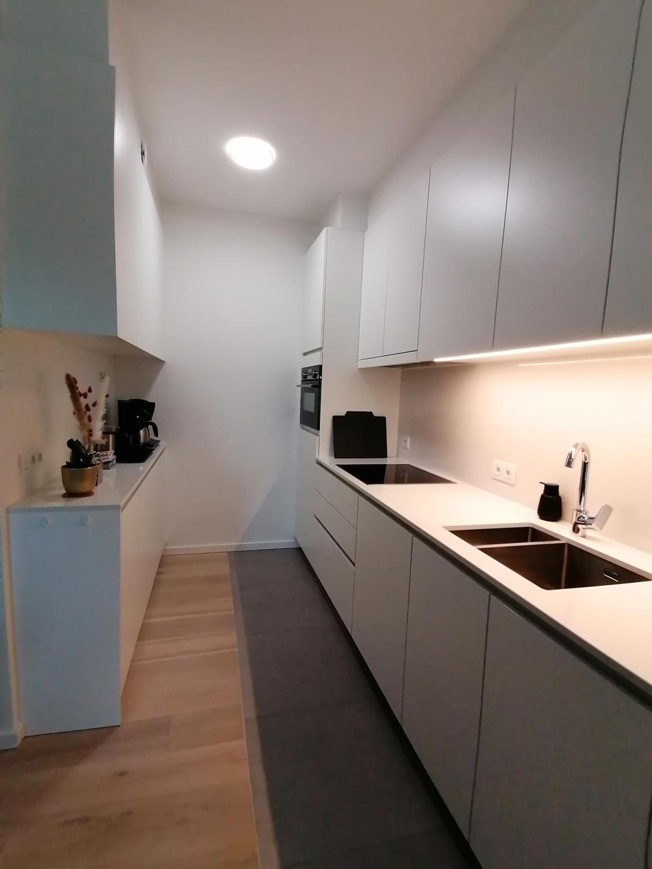 Bartine - modern and spacious flat near the sea, free parking space
