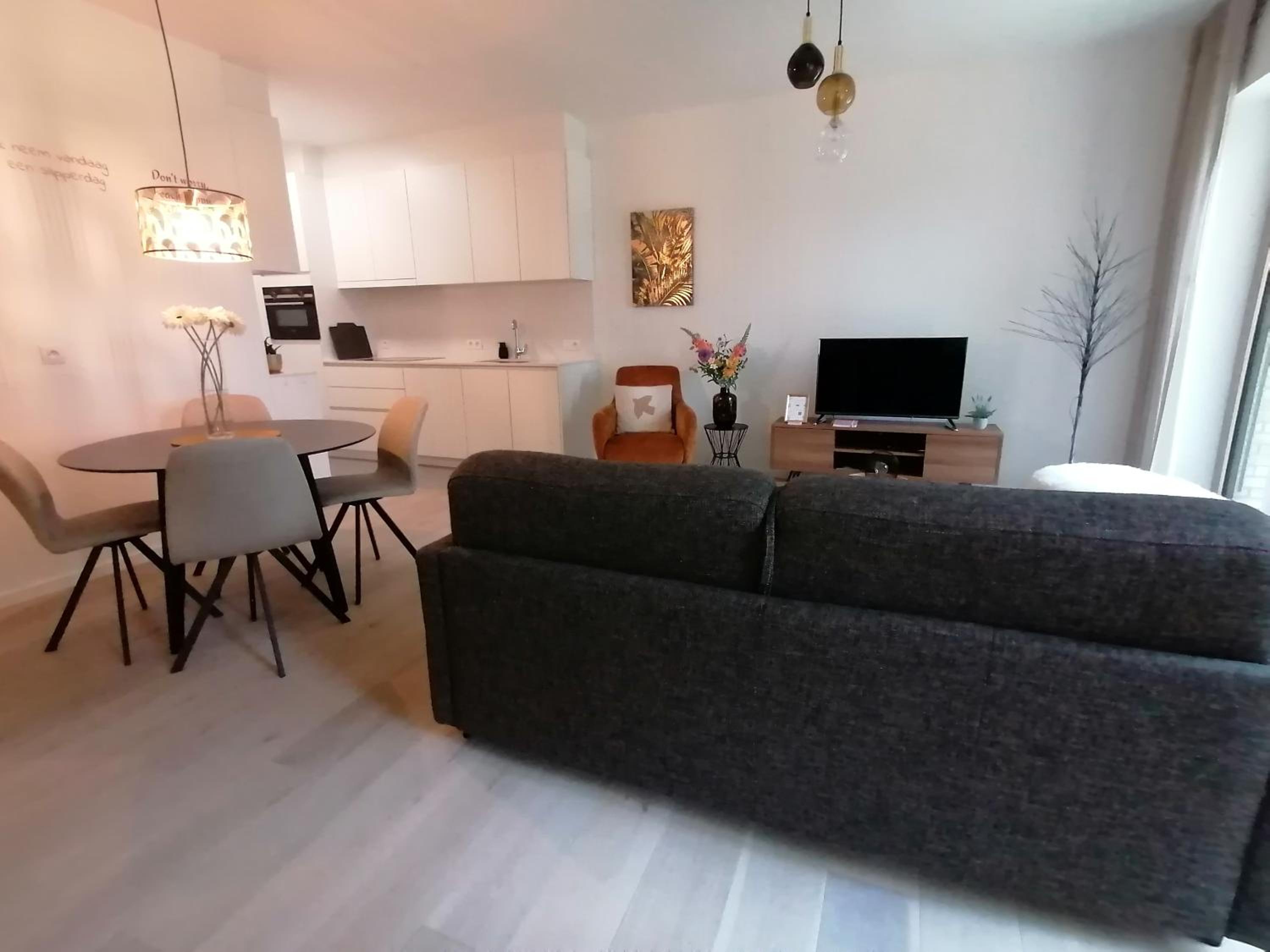 Bartine - modern and spacious flat near the sea, free parking space