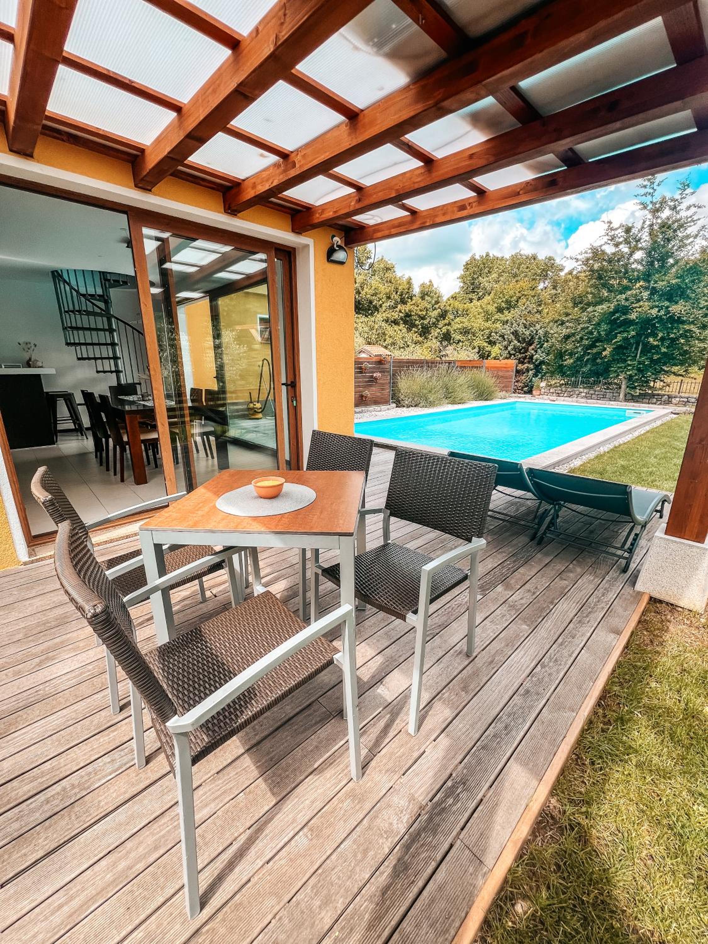 Olive garden family apartment with private pool view 5