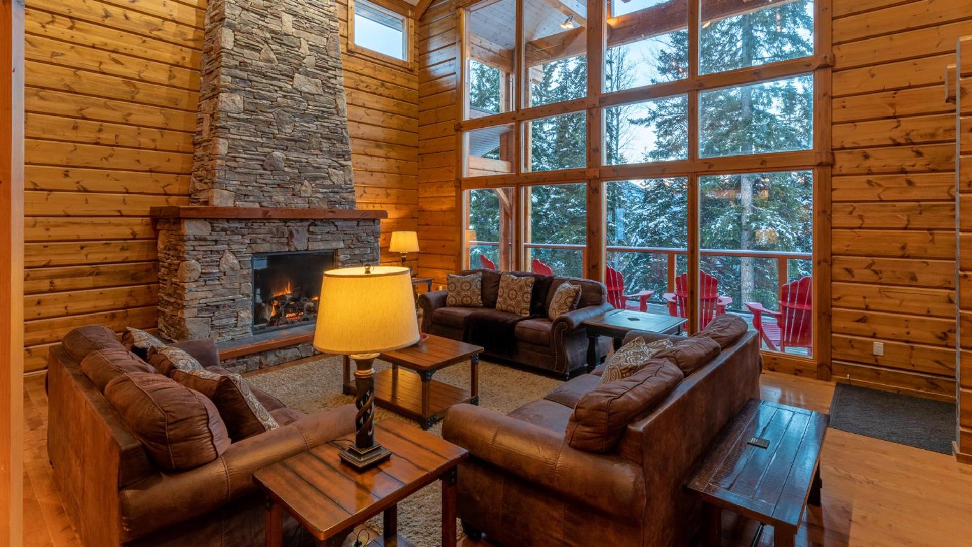 Lush Mountain Accommodations - Image 4