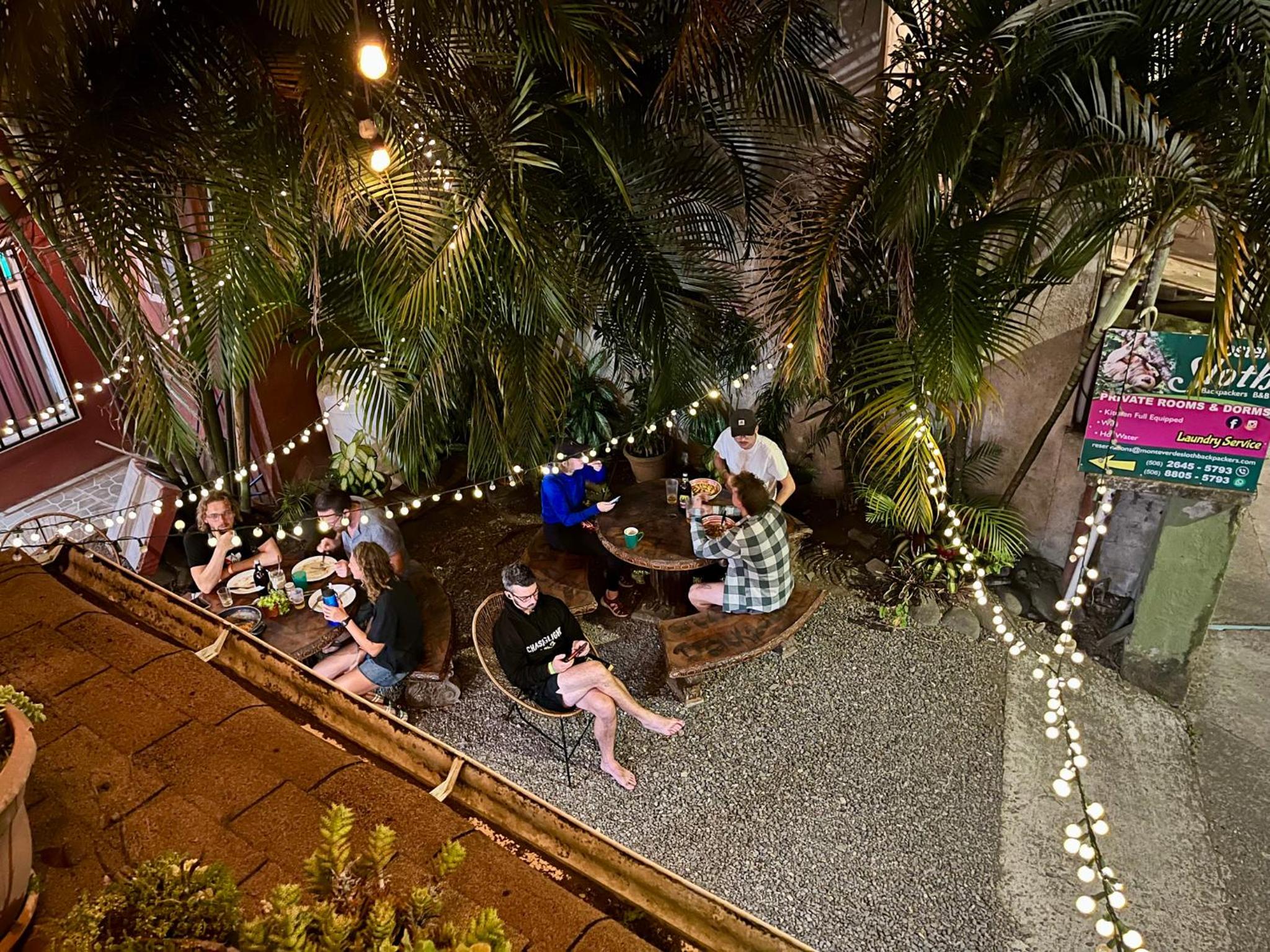Hotel & Hostel Sloth Backpackers