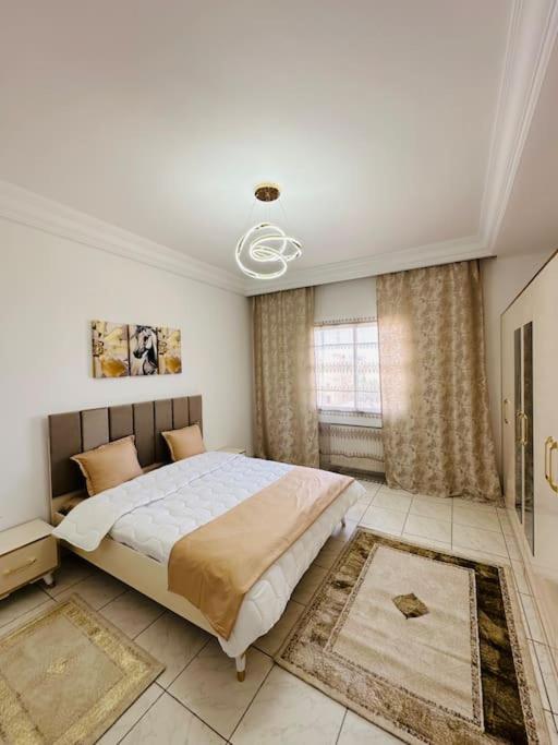 Stunning 3 BR Aparatment, BBQ, WIFI, AC view 4