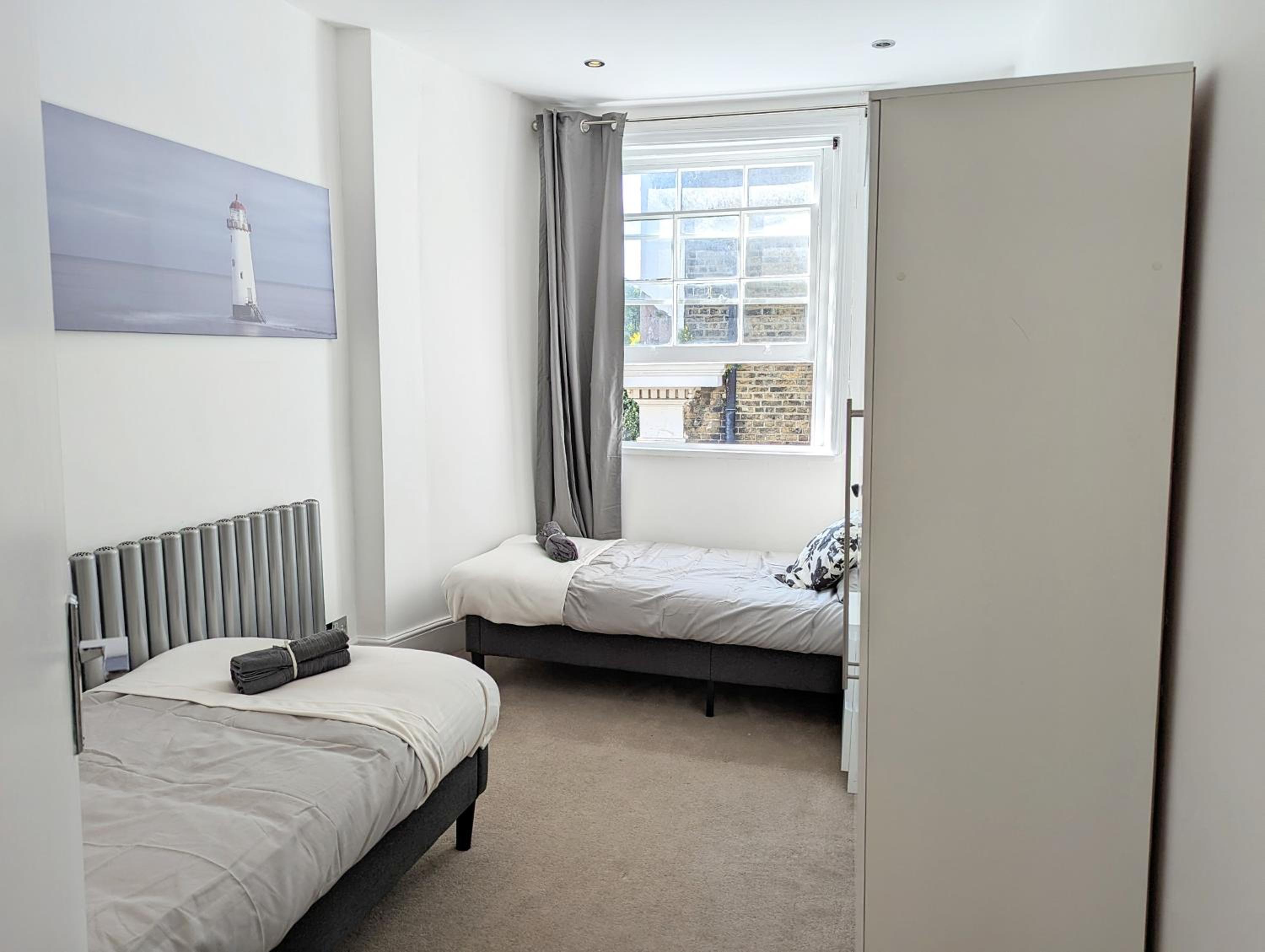 Hyde Park 3 bedroom flat