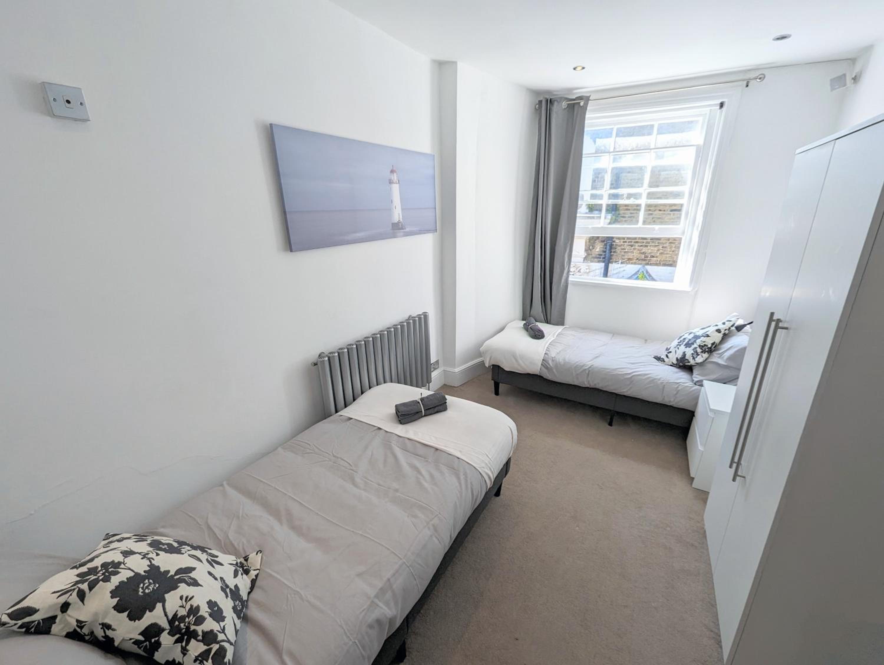 Hyde Park 3 bedroom flat
