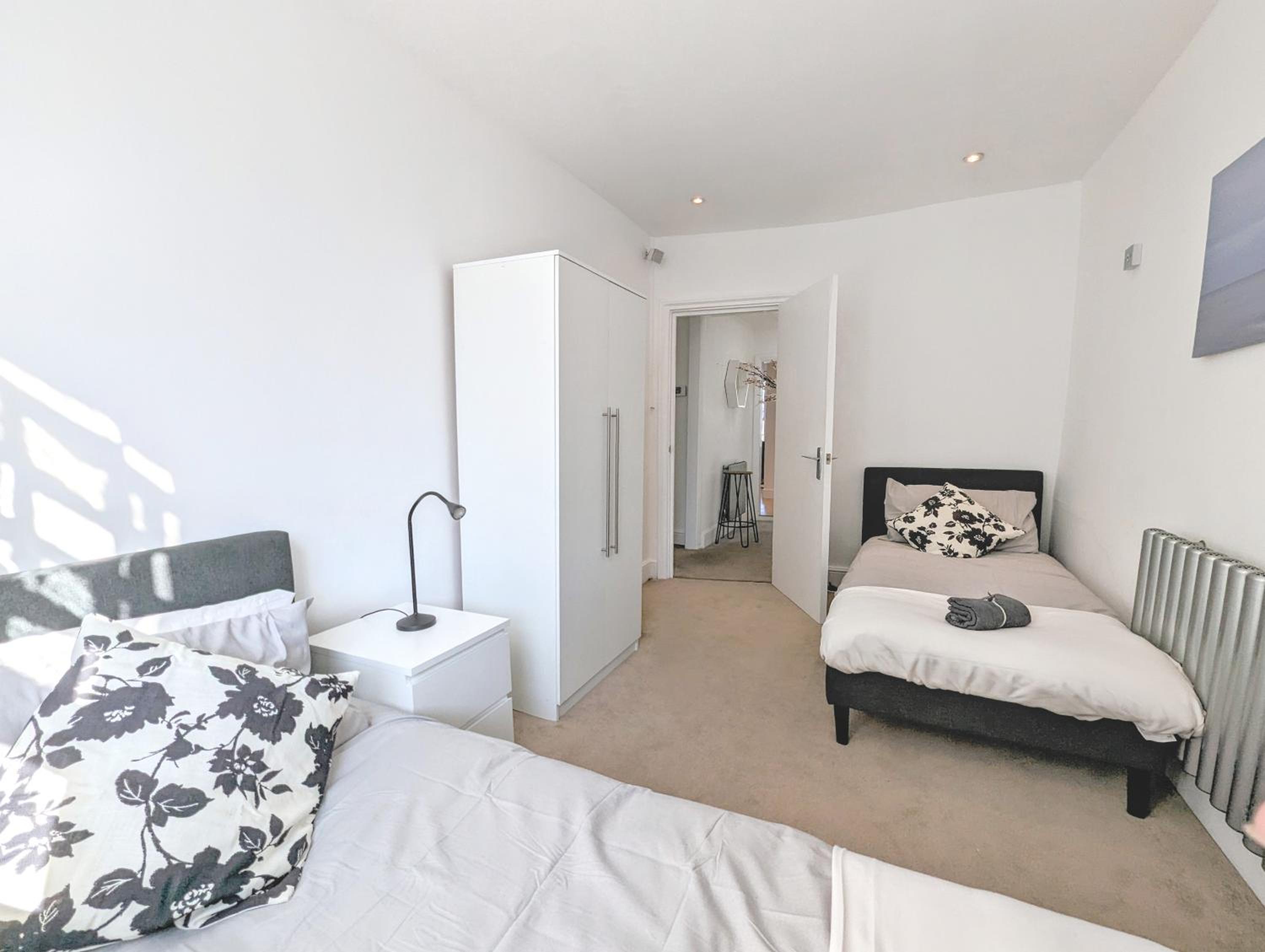 Hyde Park 3 bedroom flat