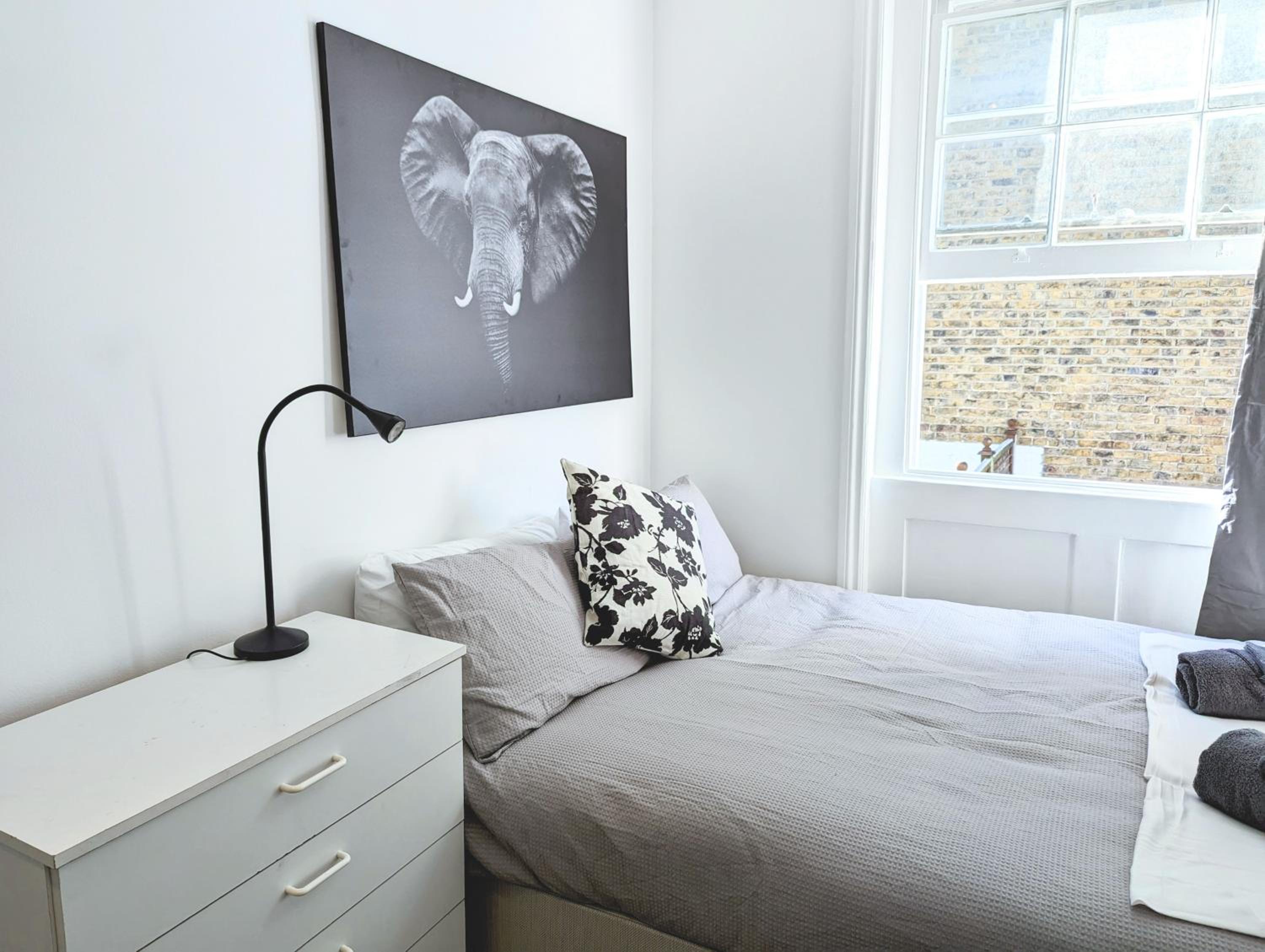 Hyde Park 3 bedroom flat