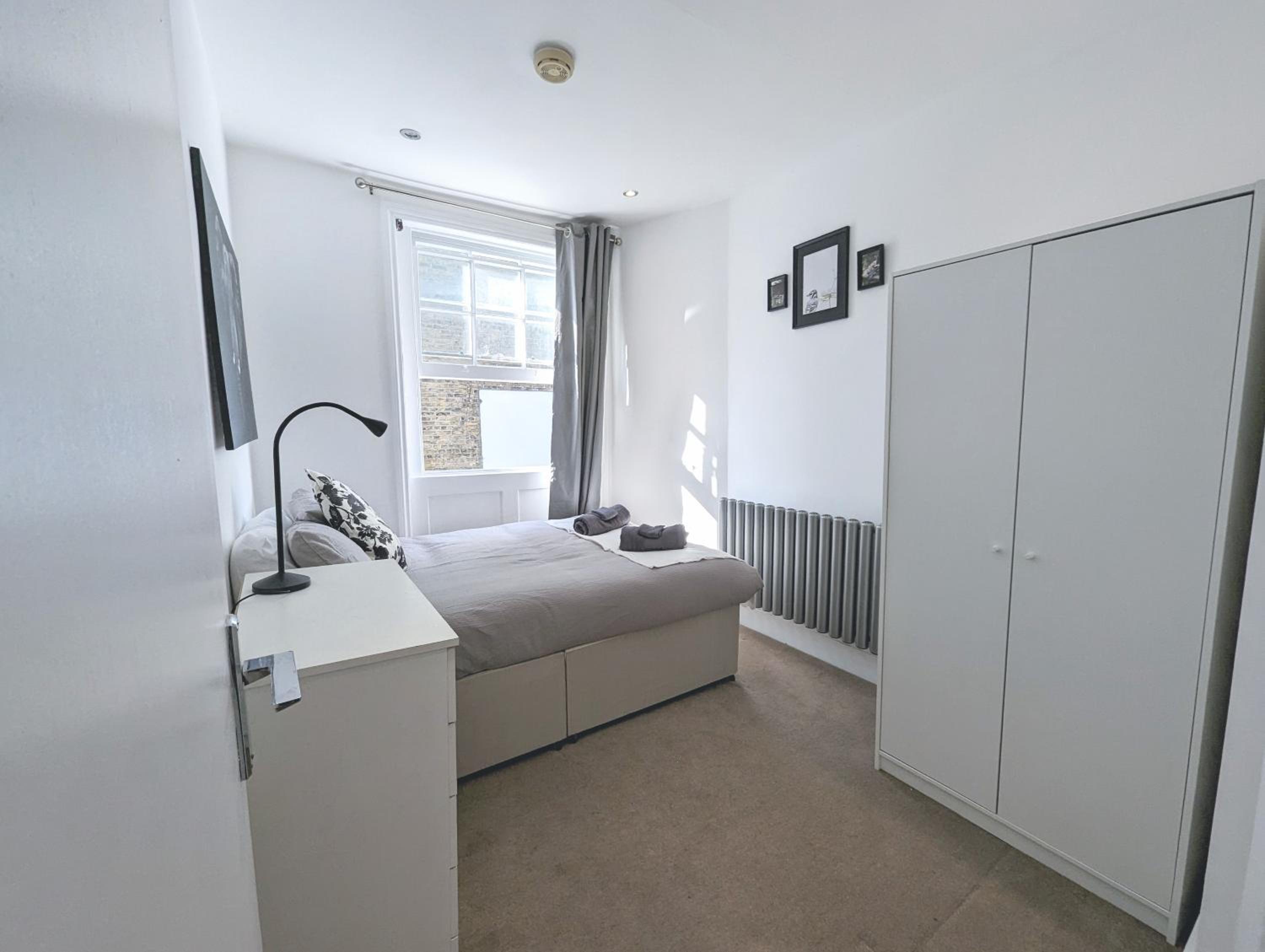 Hyde Park 3 bedroom flat