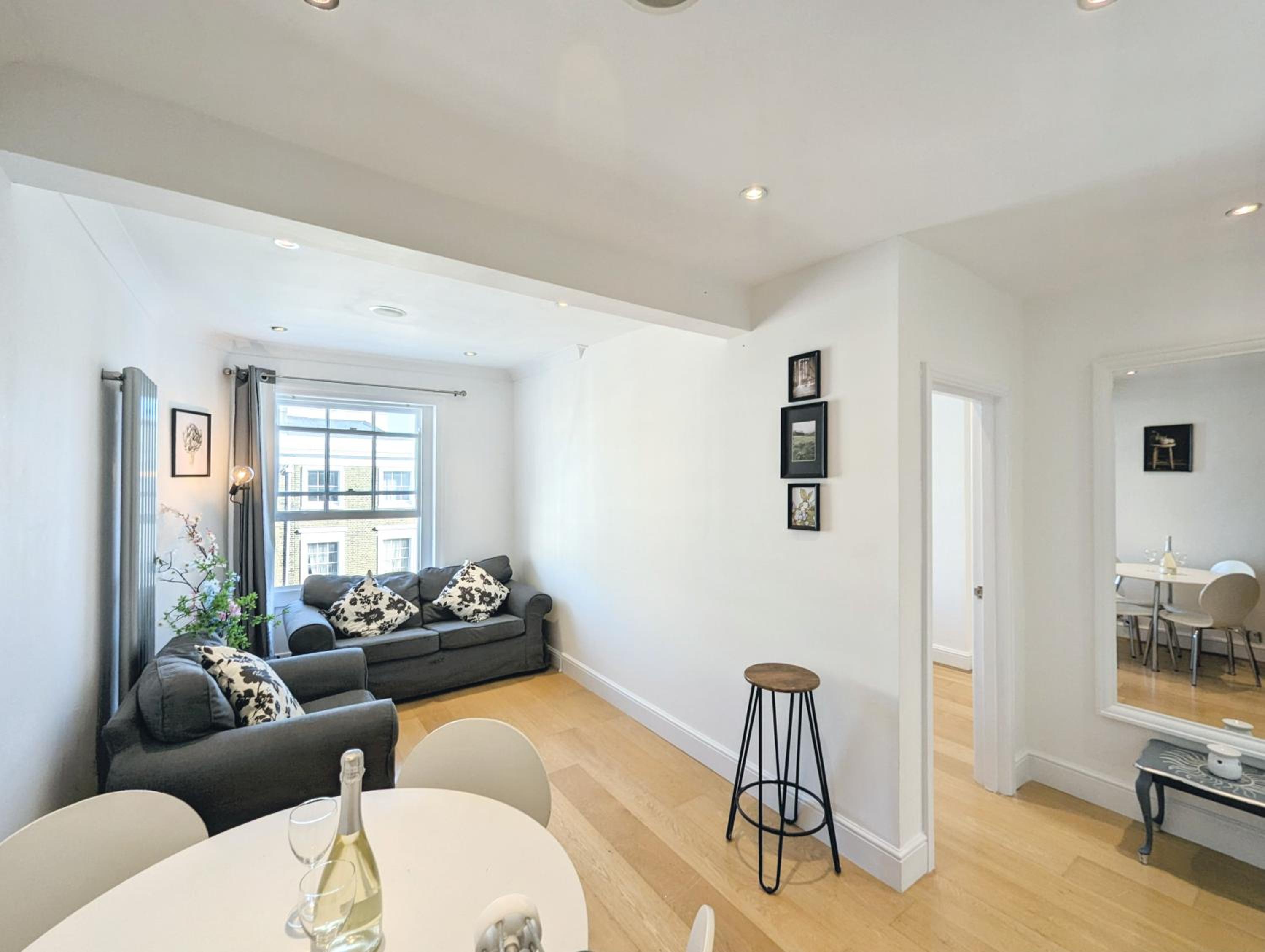 Hyde Park 3 bedroom flat