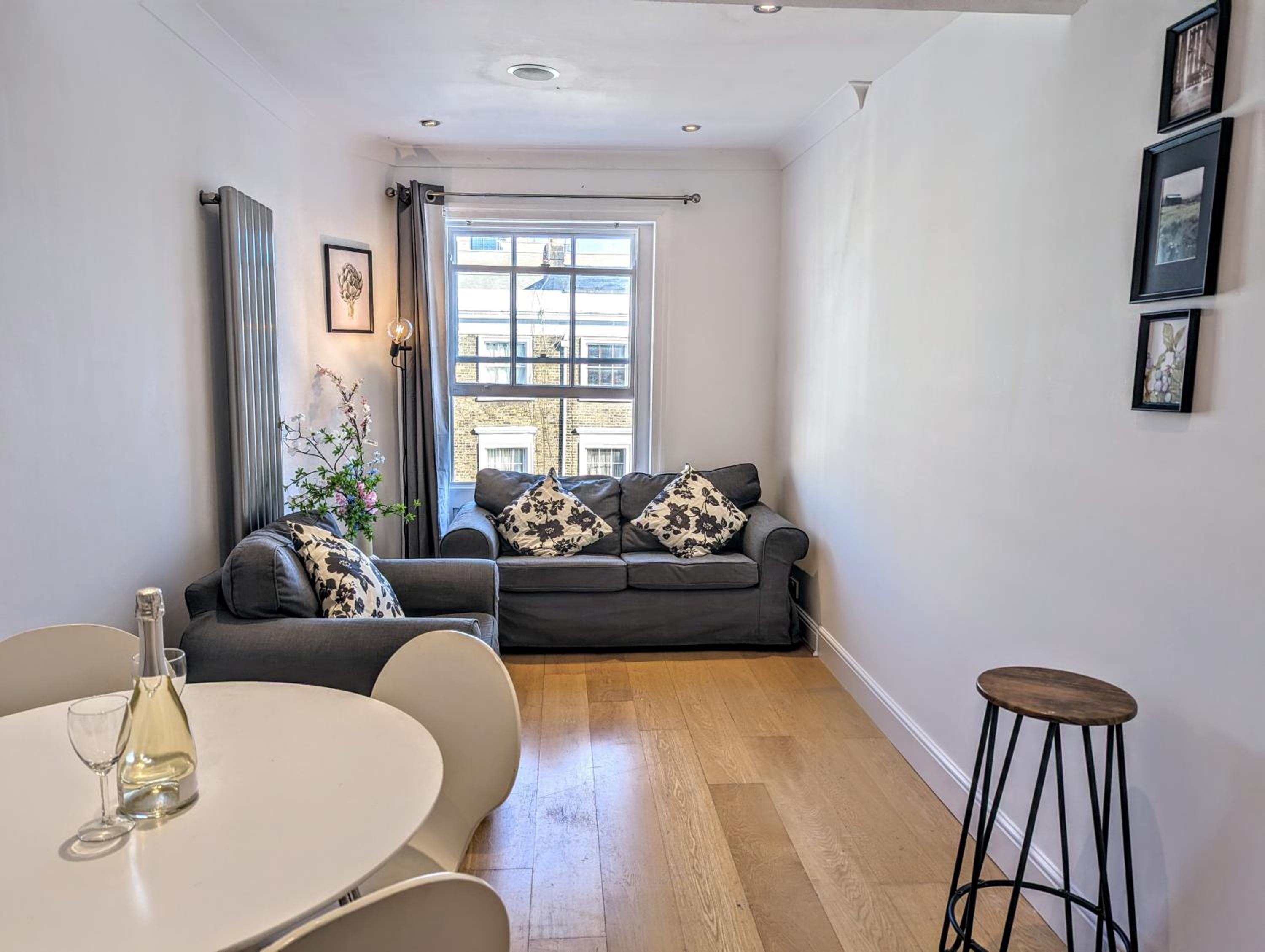 Hyde Park 3 bedroom flat