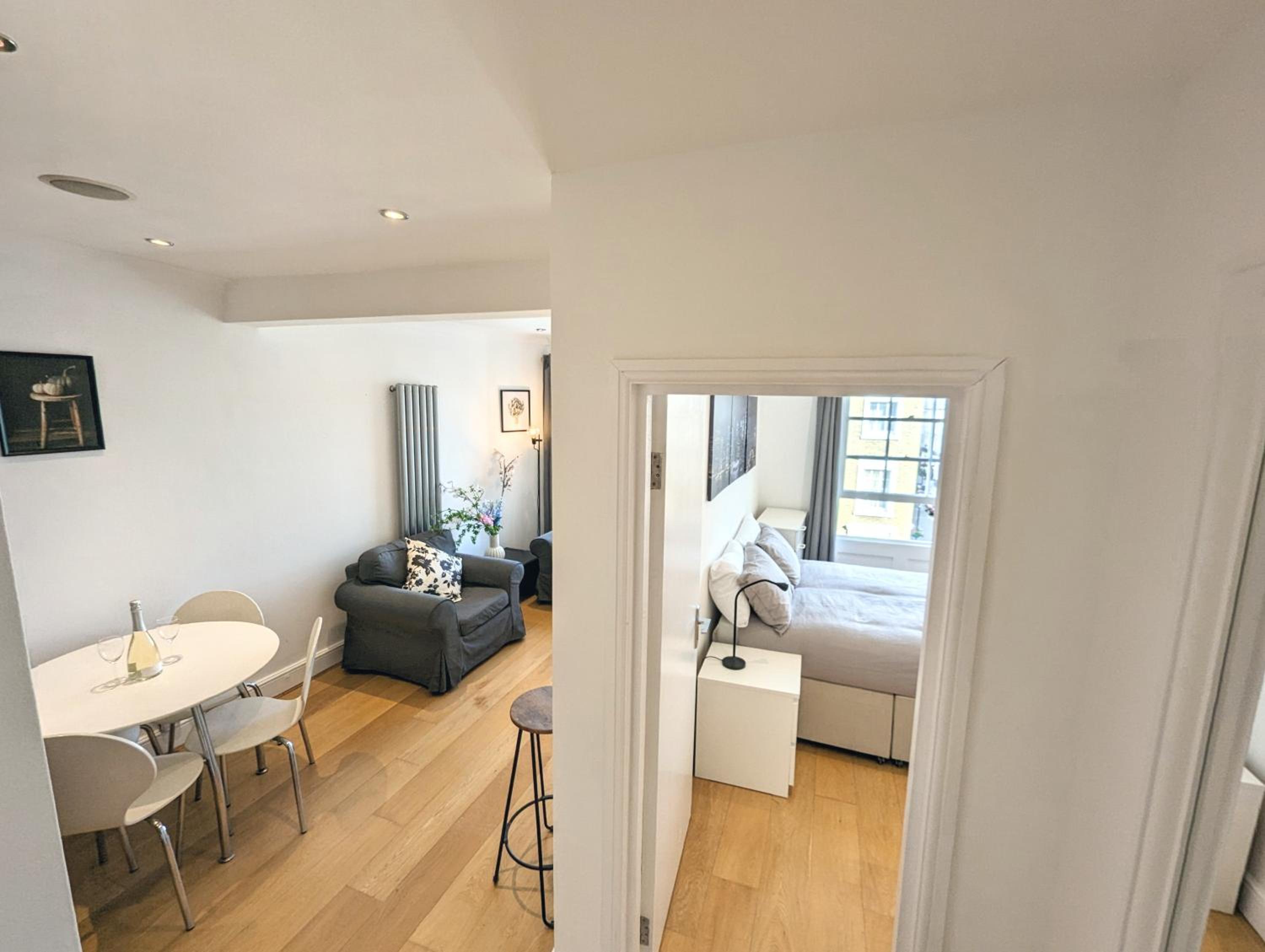 Hyde Park 3 bedroom flat