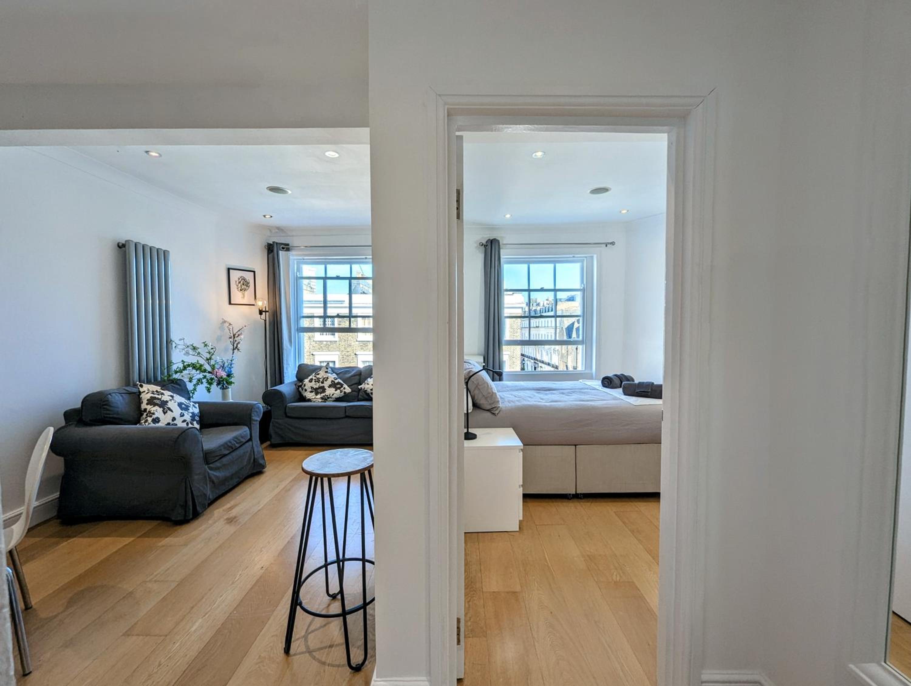 Hyde Park 3 bedroom flat