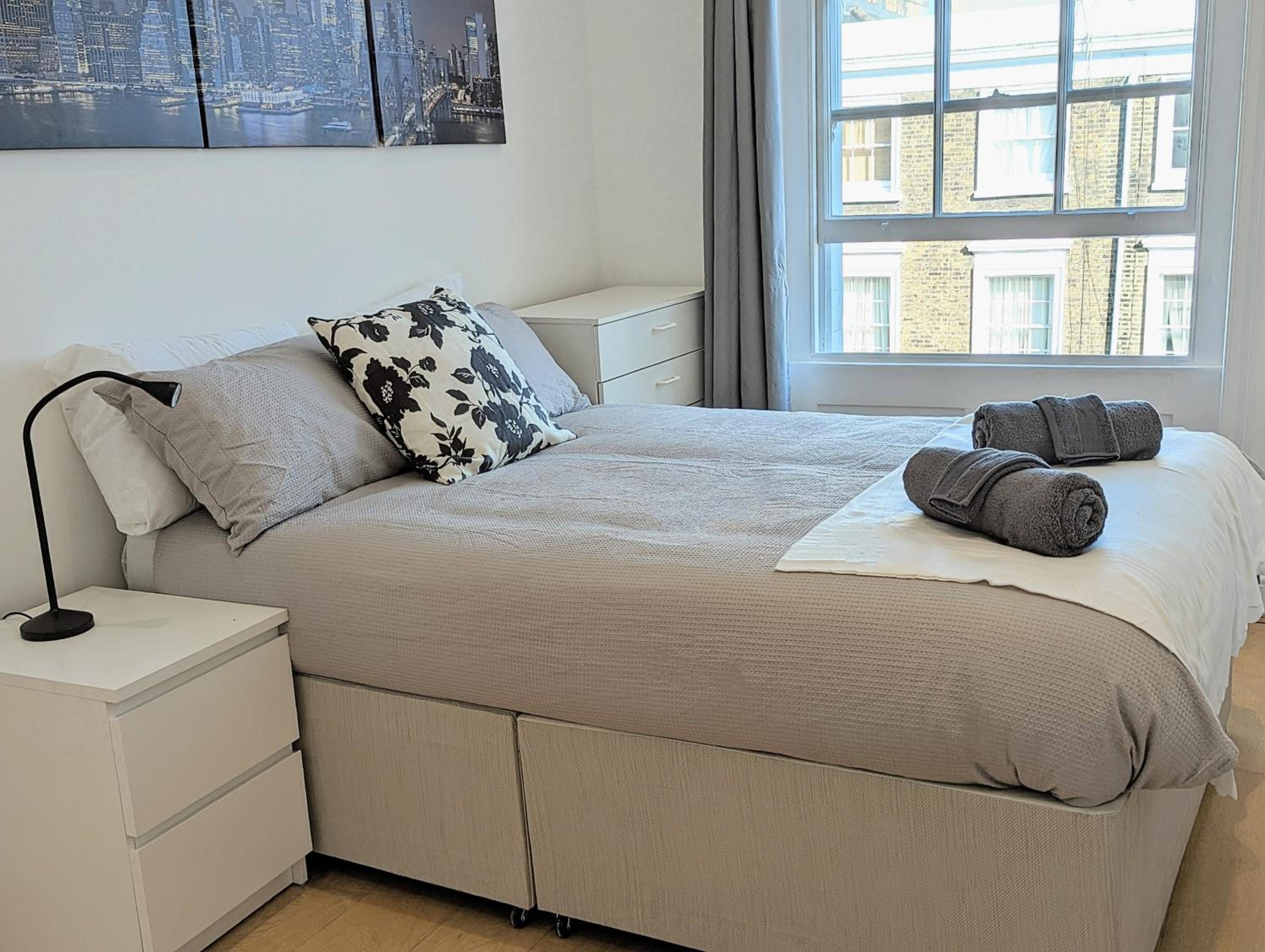 Hyde Park 3 bedroom flat