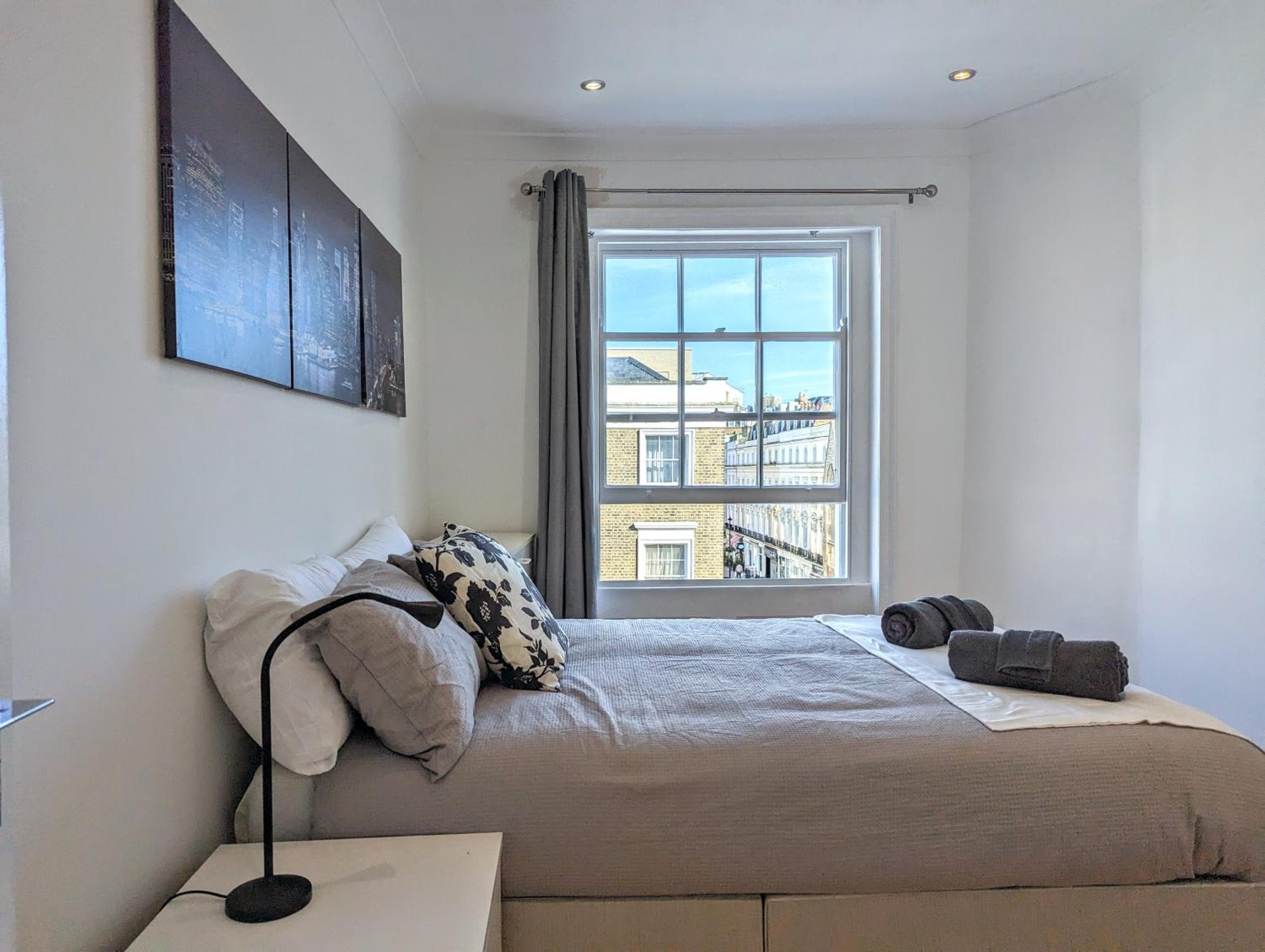 Hyde Park 3 bedroom flat