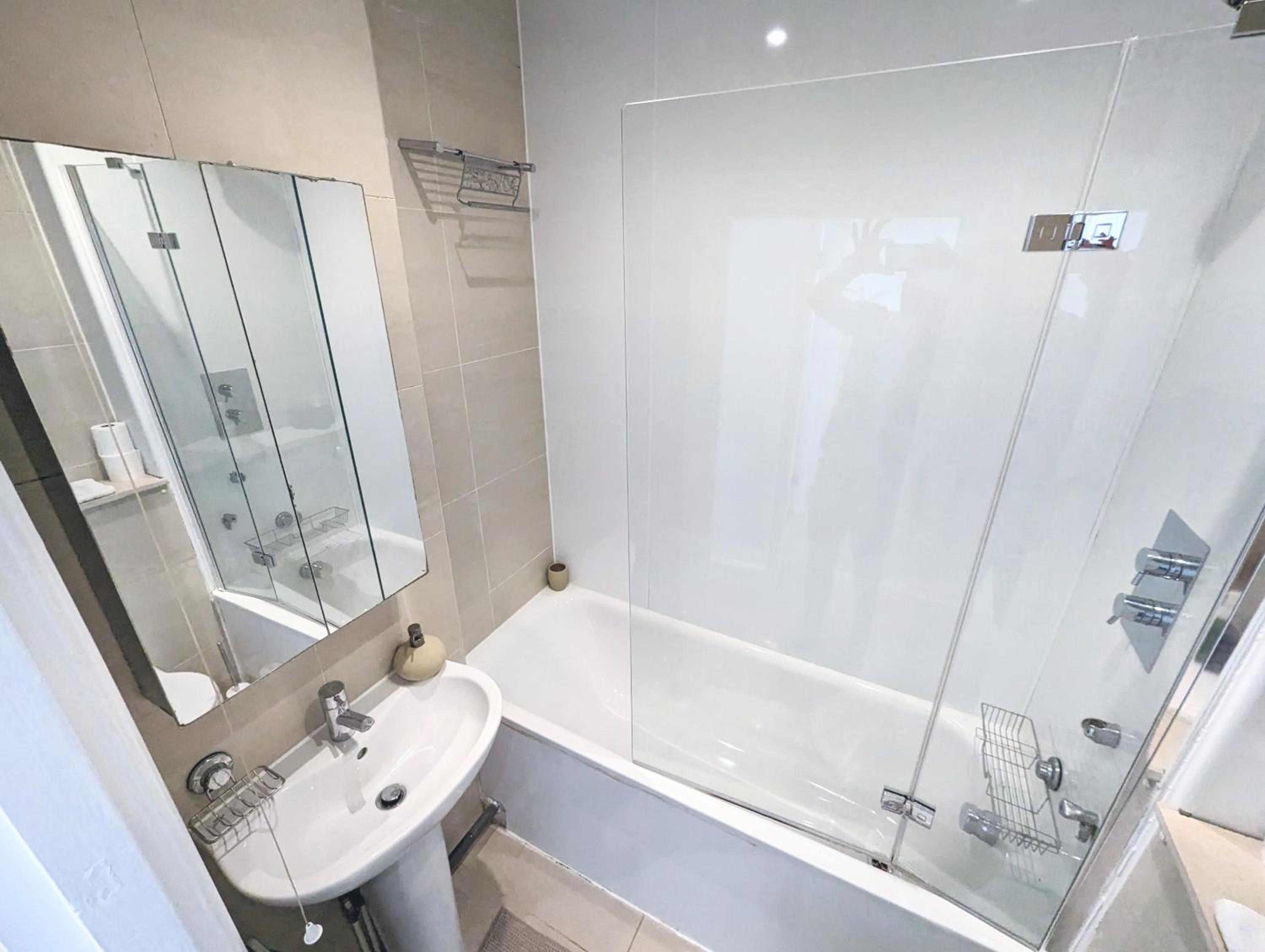 Hyde Park 3 bedroom flat