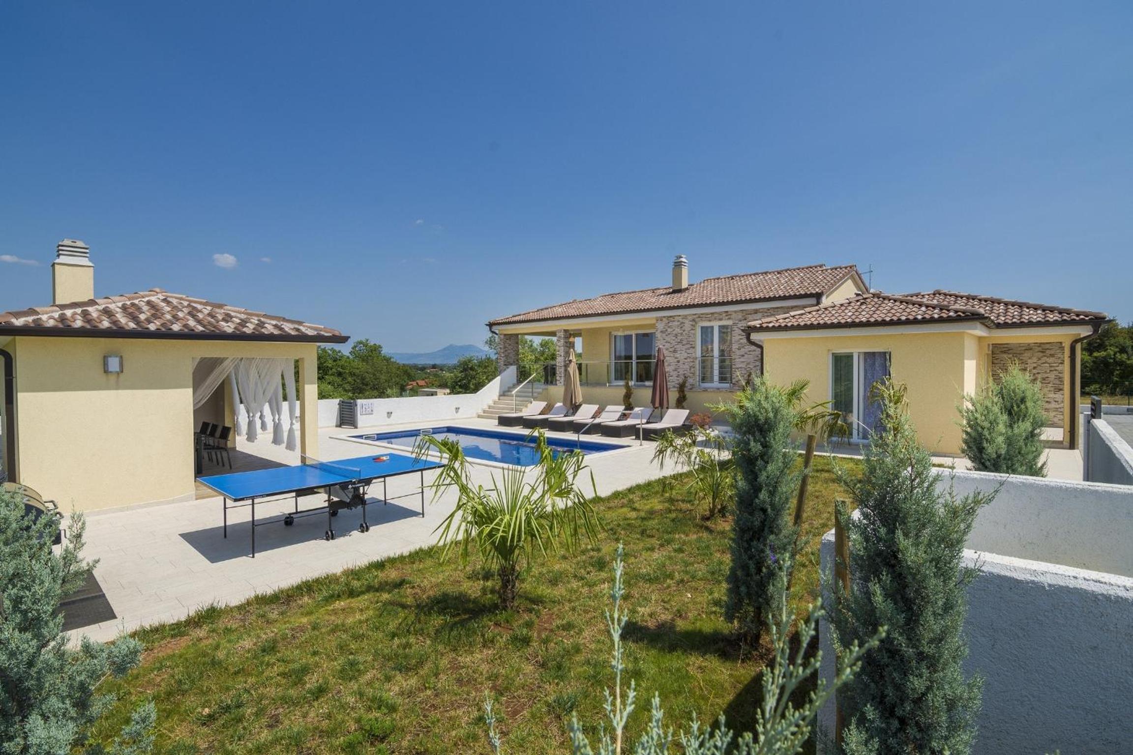 Villa Land