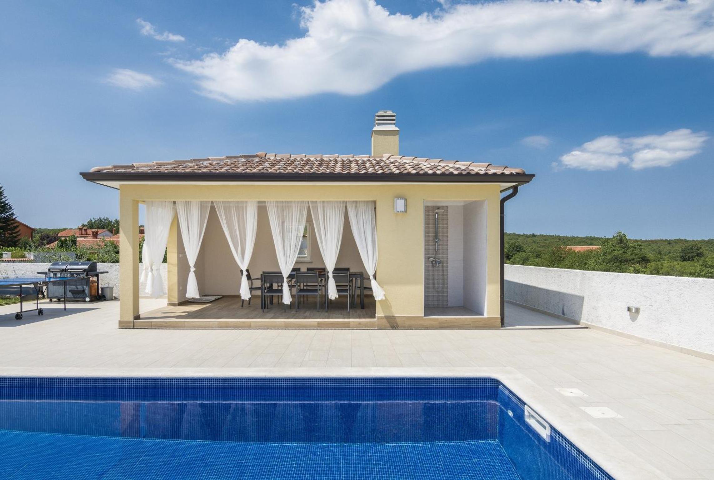 Villa Land