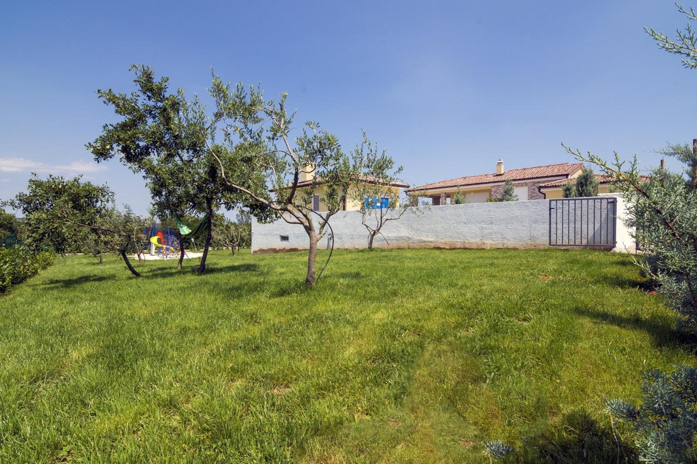 Villa Land