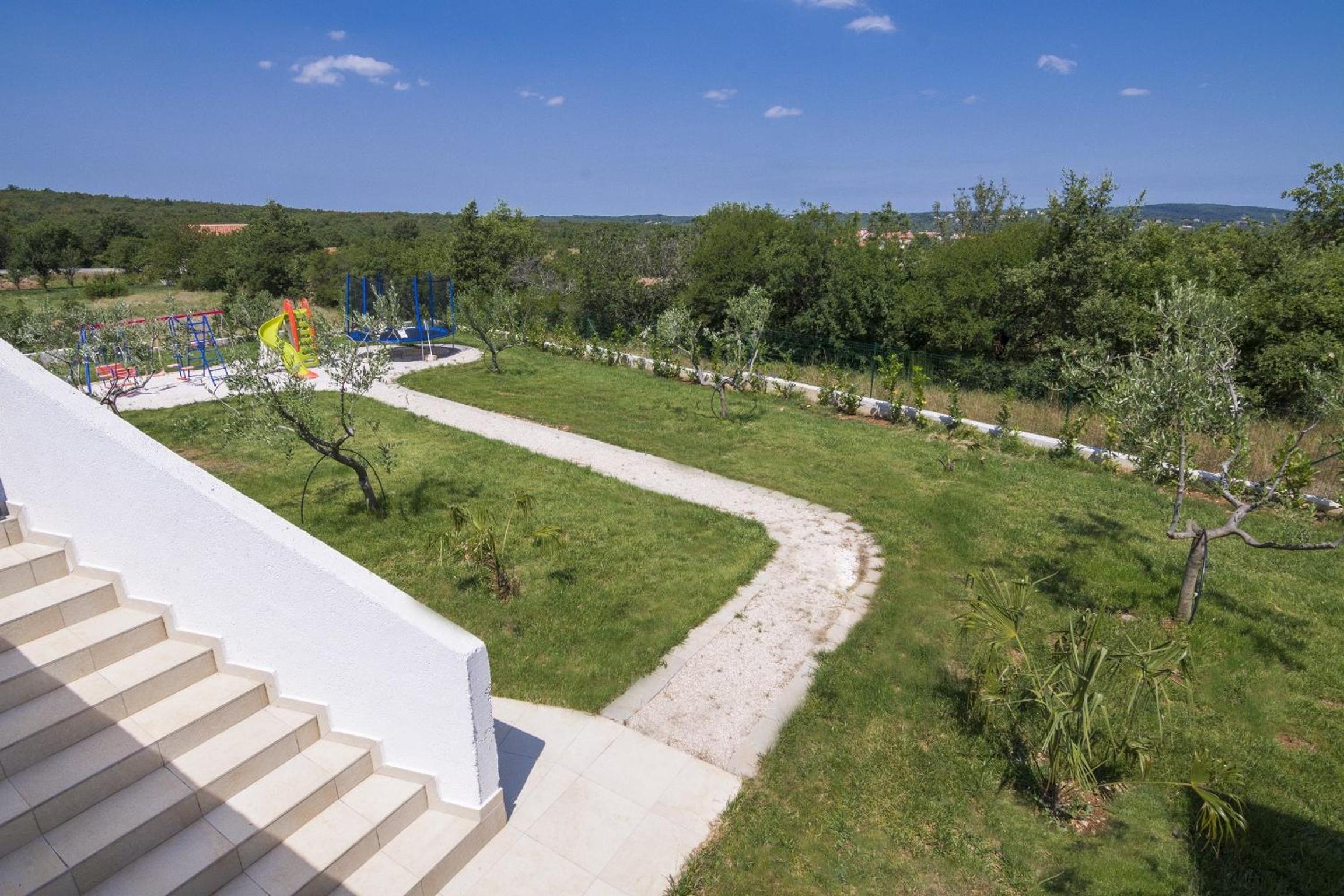 Villa Land
