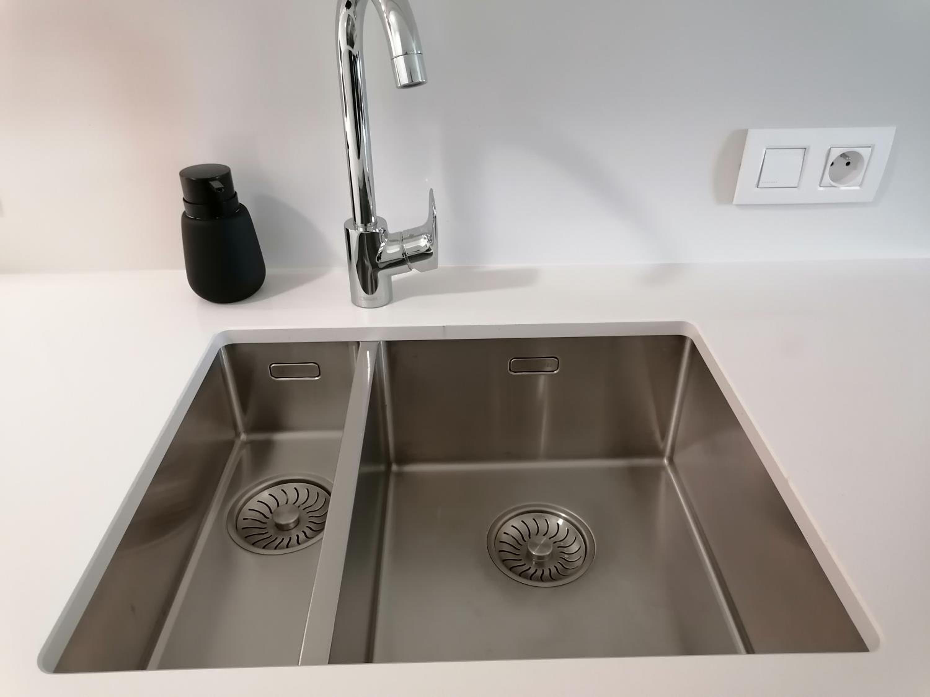 Bartine - modern and spacious flat near the sea, free parking space