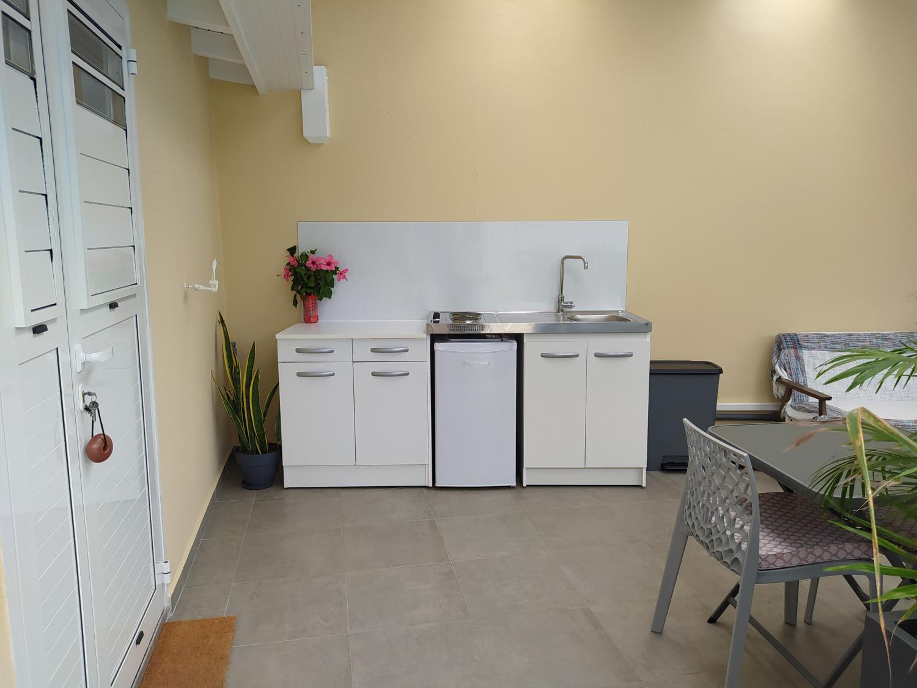 Villa Créoléna - Chambres d'hôtes avec piscine - option kitchenette - proche plage - calme absolu - Nord Grande-Terre