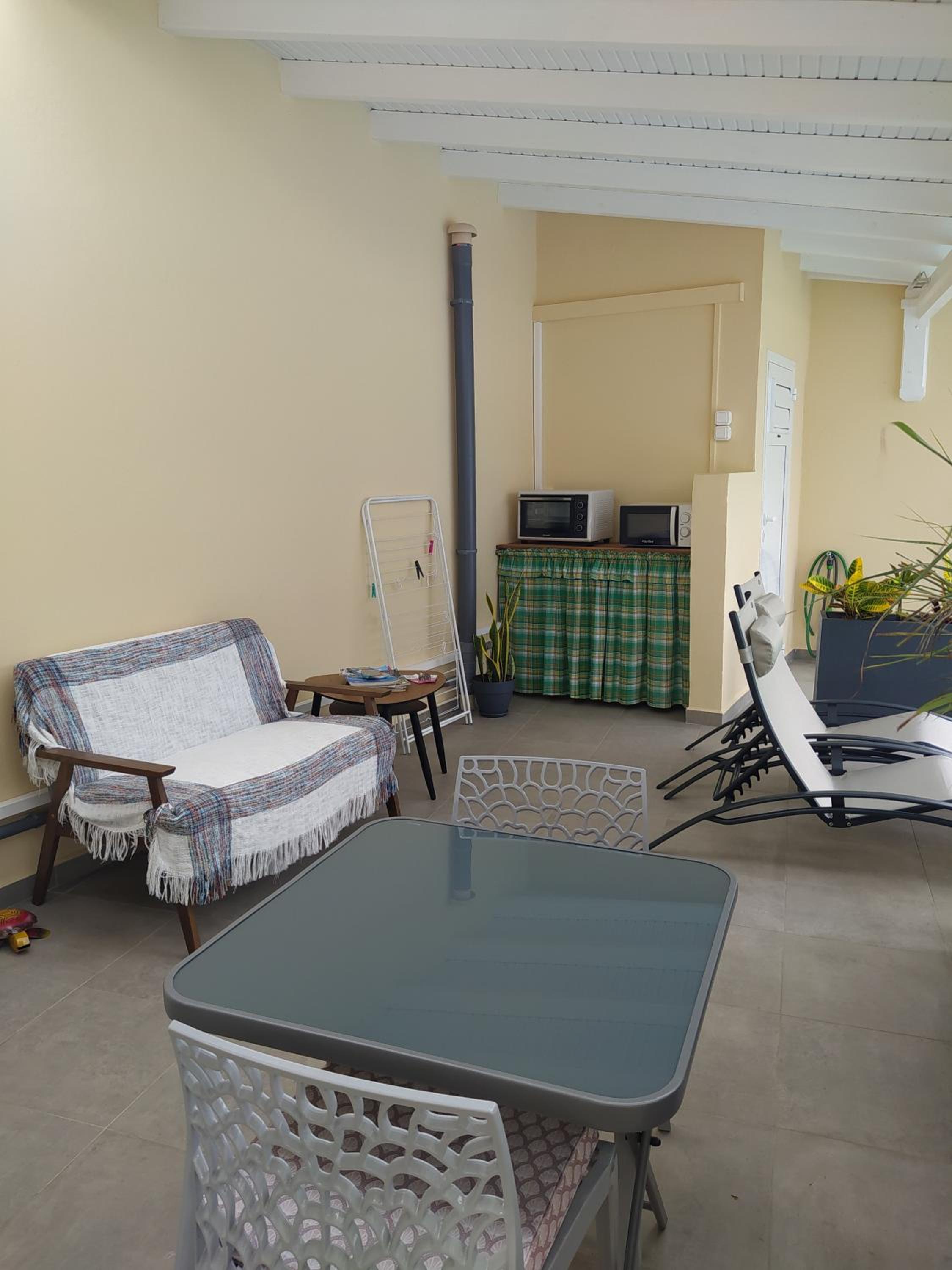 Villa Créoléna - Chambres d'hôtes avec piscine - option kitchenette - proche plage - calme absolu - Nord Grande-Terre