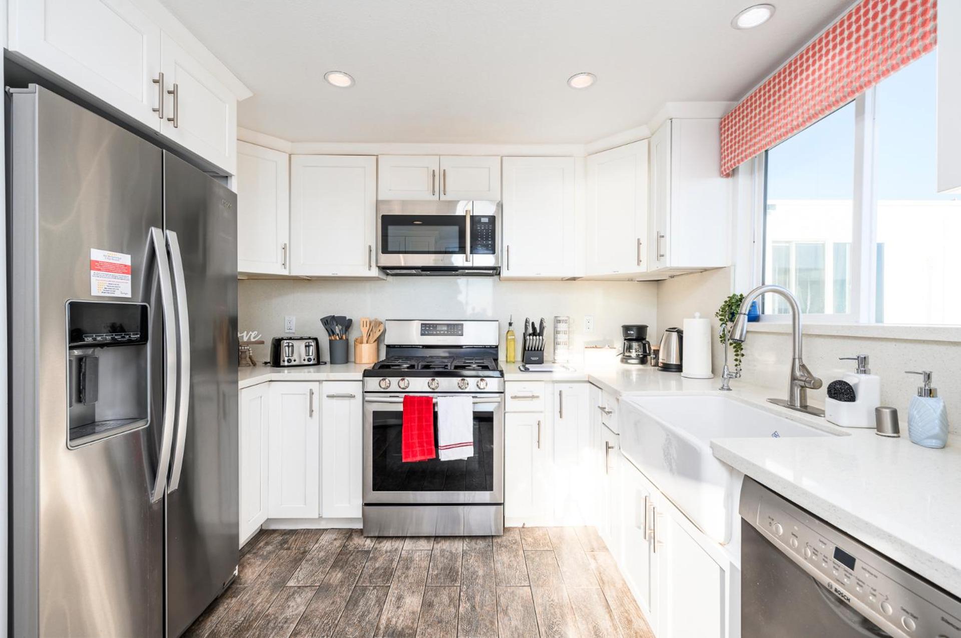Beachside Luxury 4BR Arcade Fun Ocean Views view 3